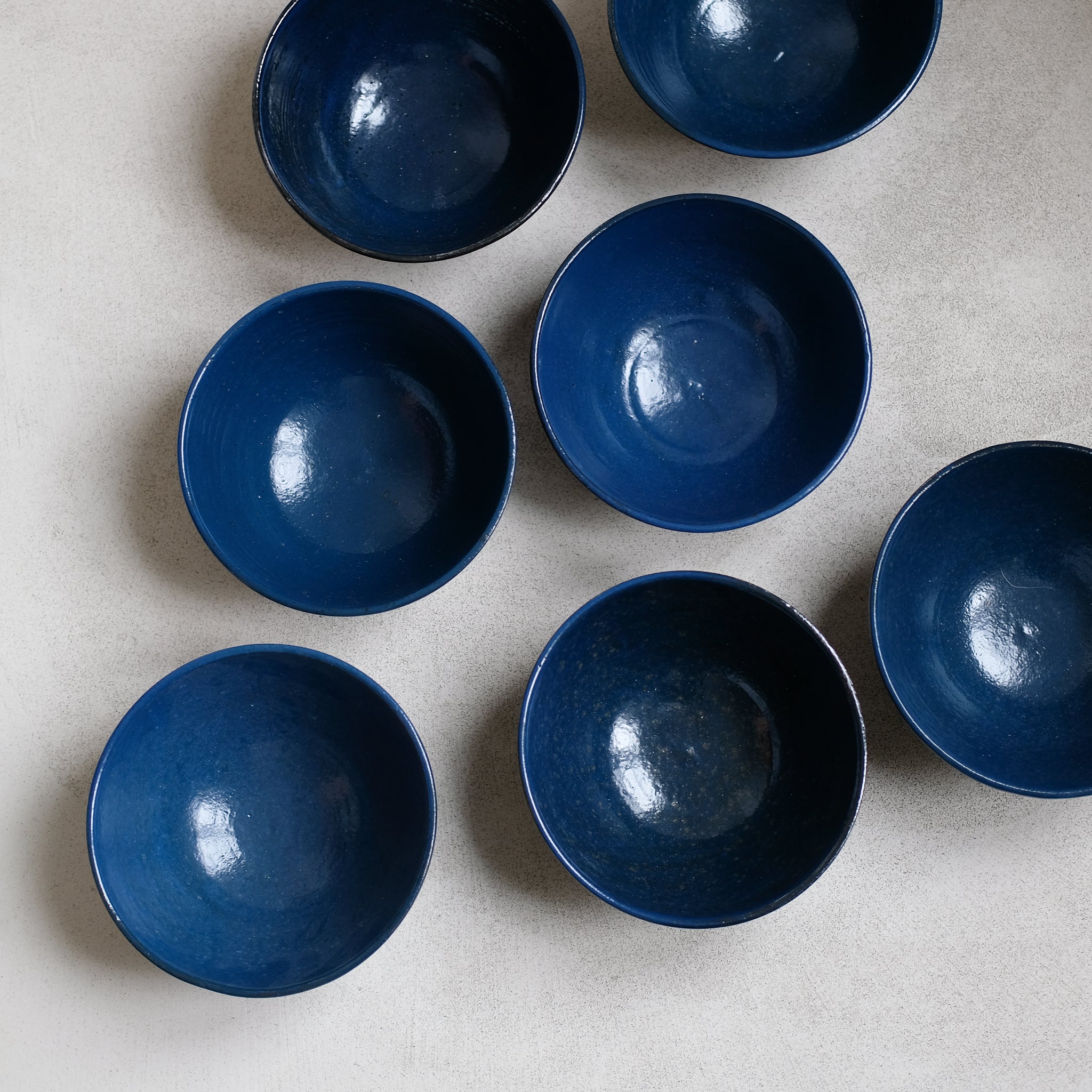 Bol à nouilles bleu nuit par la céramiste Gaëlle Le Doledec chez Brutal