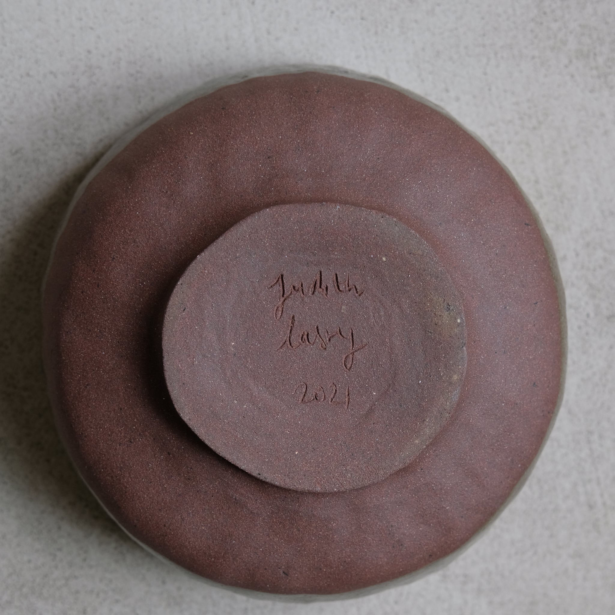 Bol en grès rouge émail marron de Judith Lasry chez Brutal