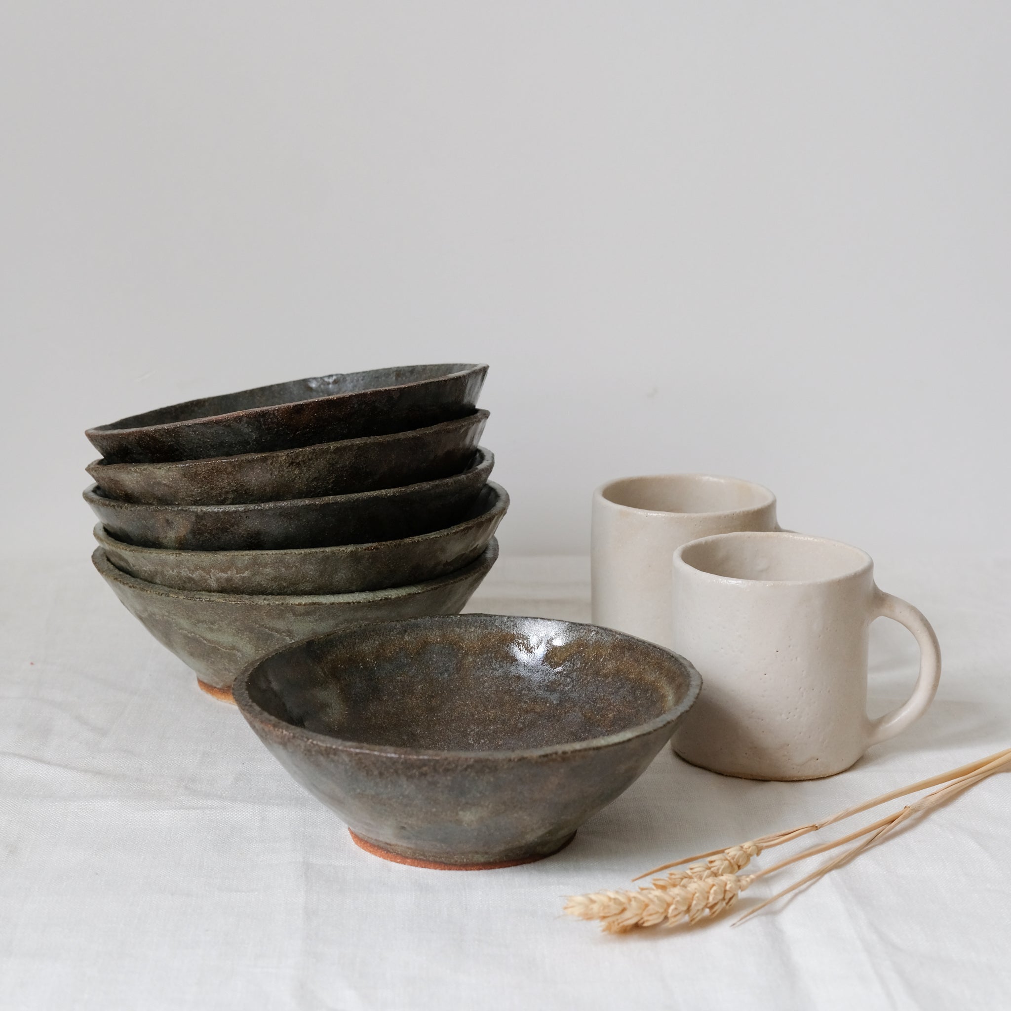 Tasse en grès blanc satiné de Mathilde Martin chez Brutal Ceramics