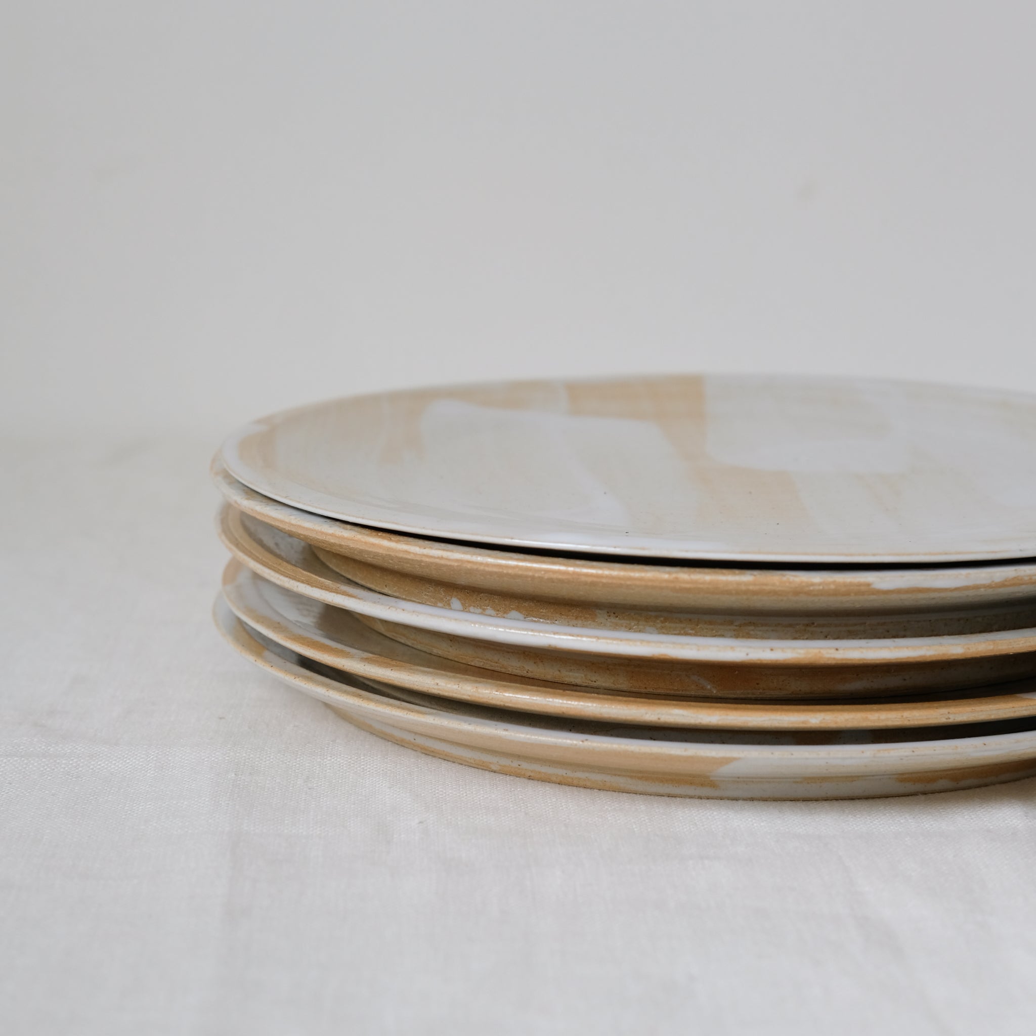 Assiette D24cm grès par No Ceramic chez Brutal Ceramics
