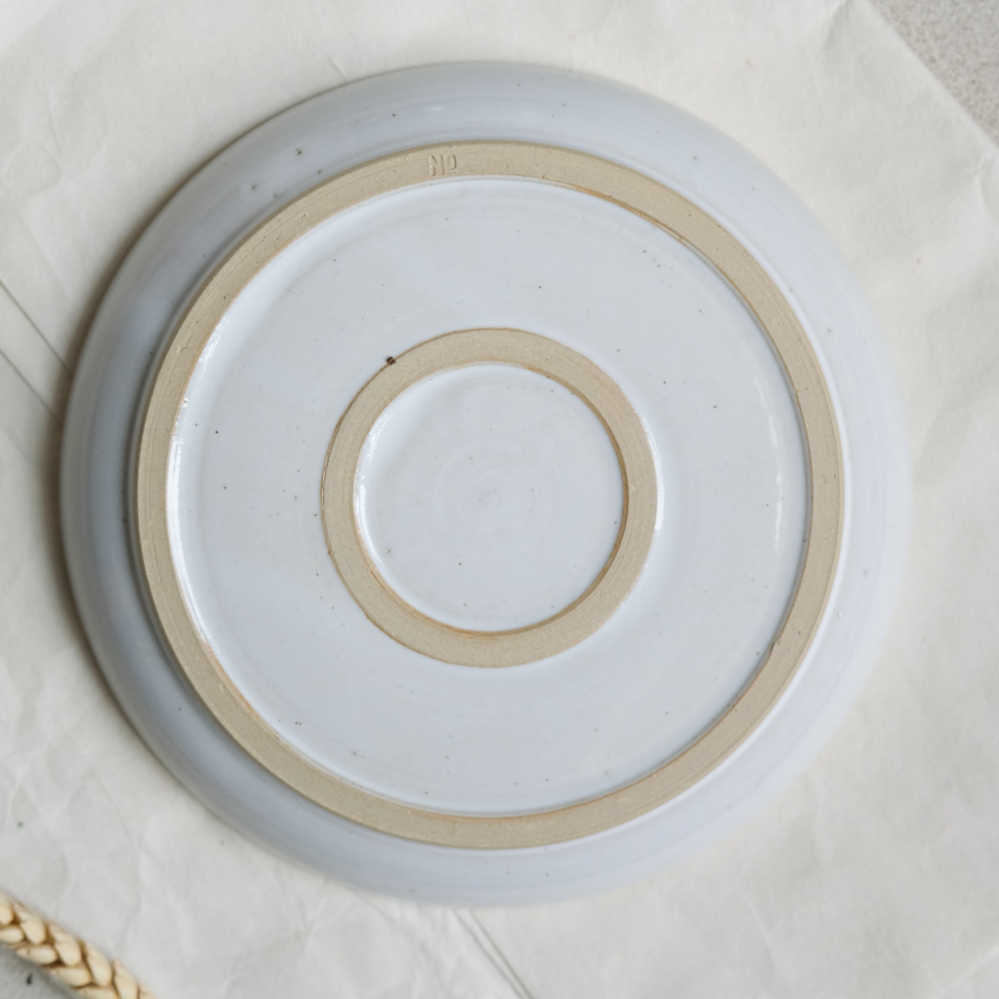 Assiette creuse D20cm grès par No Ceramic chez Brutal Ceramics
