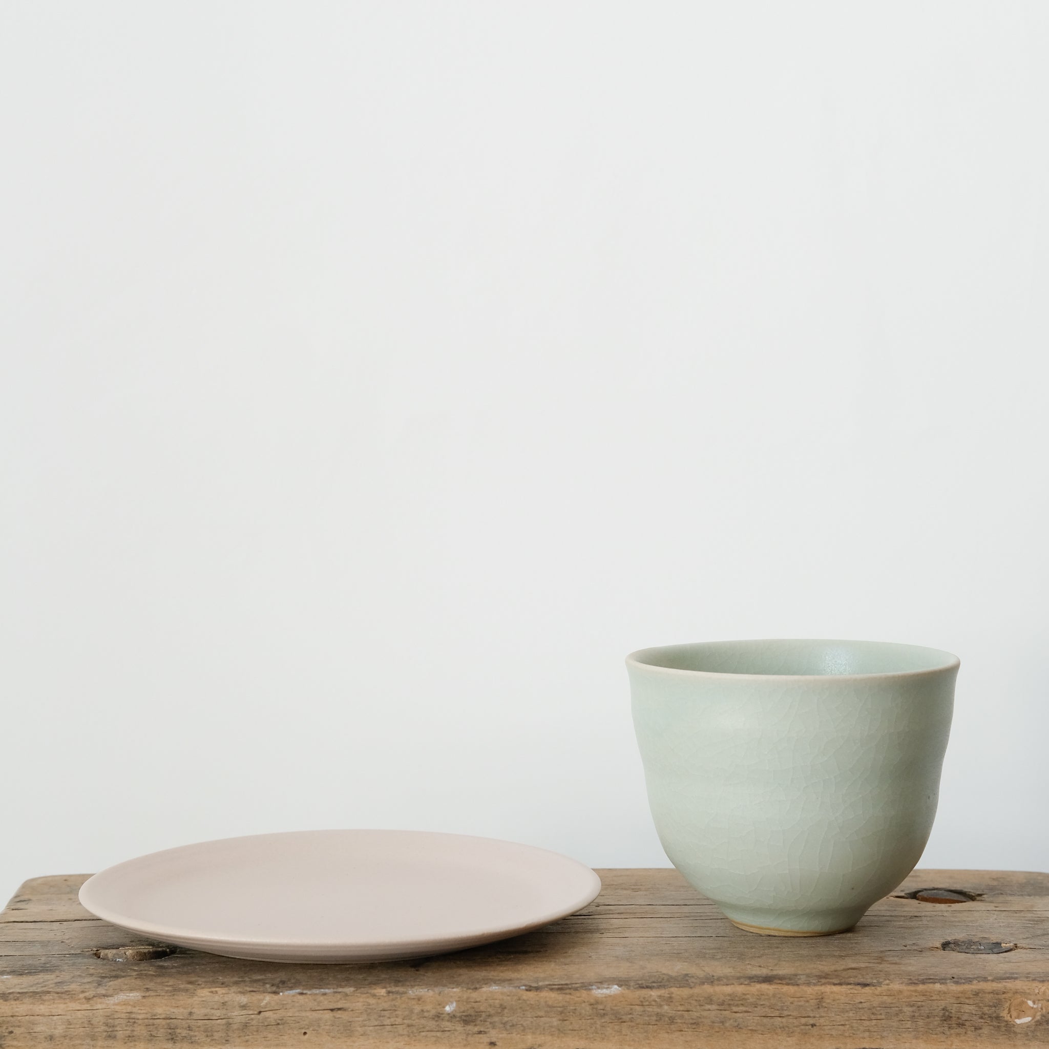 Tasse céladon d'Arielle de Gasquet pour Brutal Ceramics