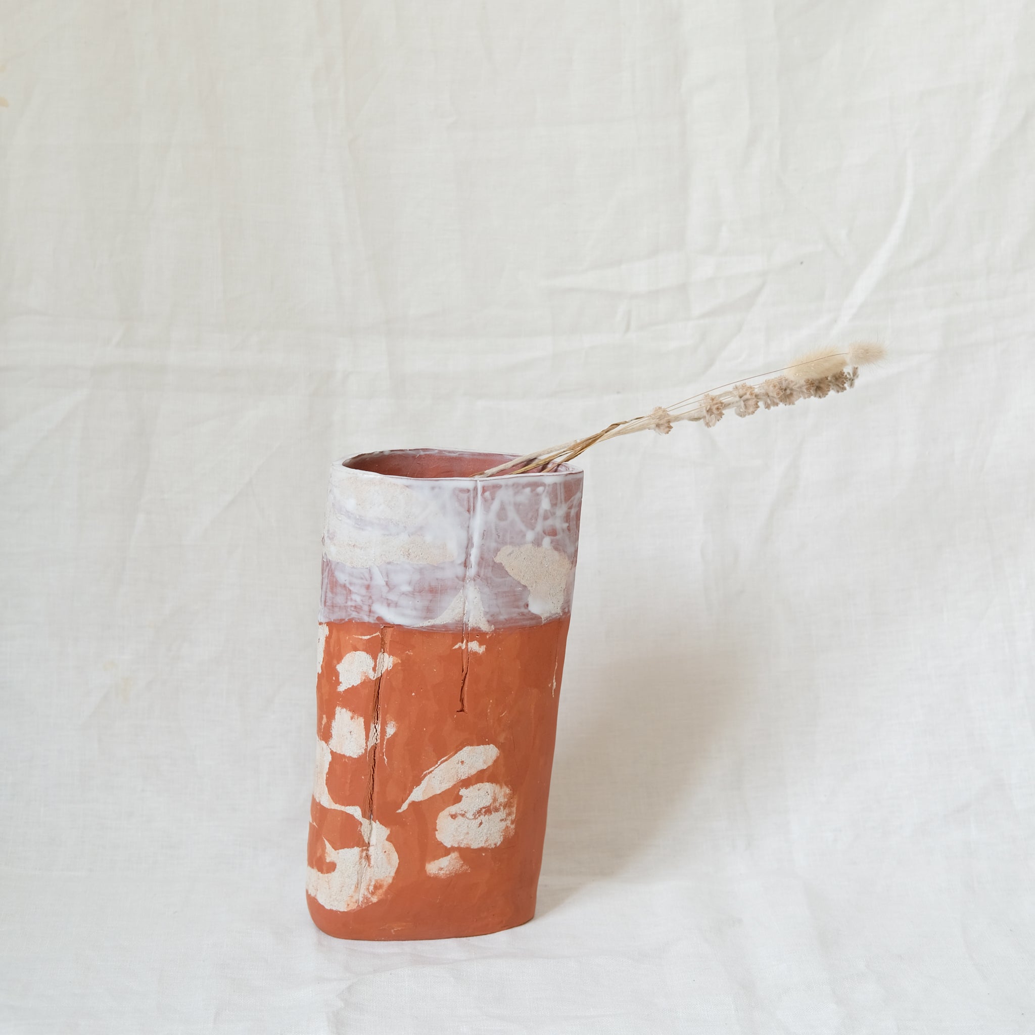 Vase ETO_02 d'Emmanuelle Roule chez Brutal Ceramics