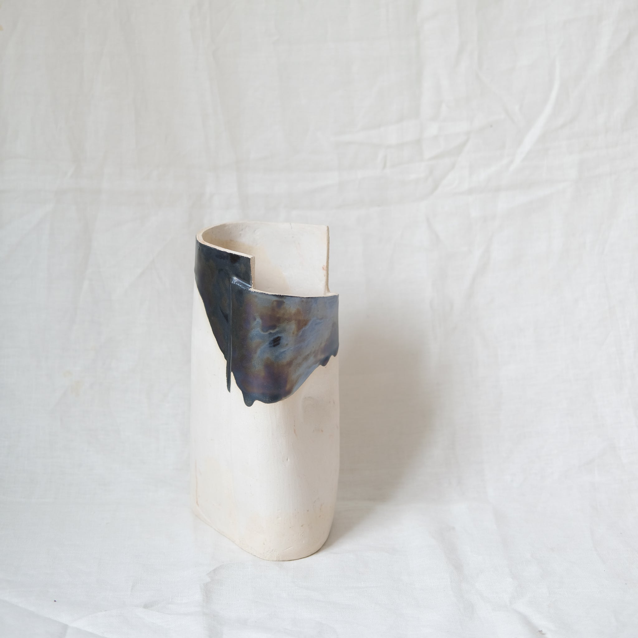 Vase OMOTA_08 d'Emmanuelle Roule chez Brutal Ceramics