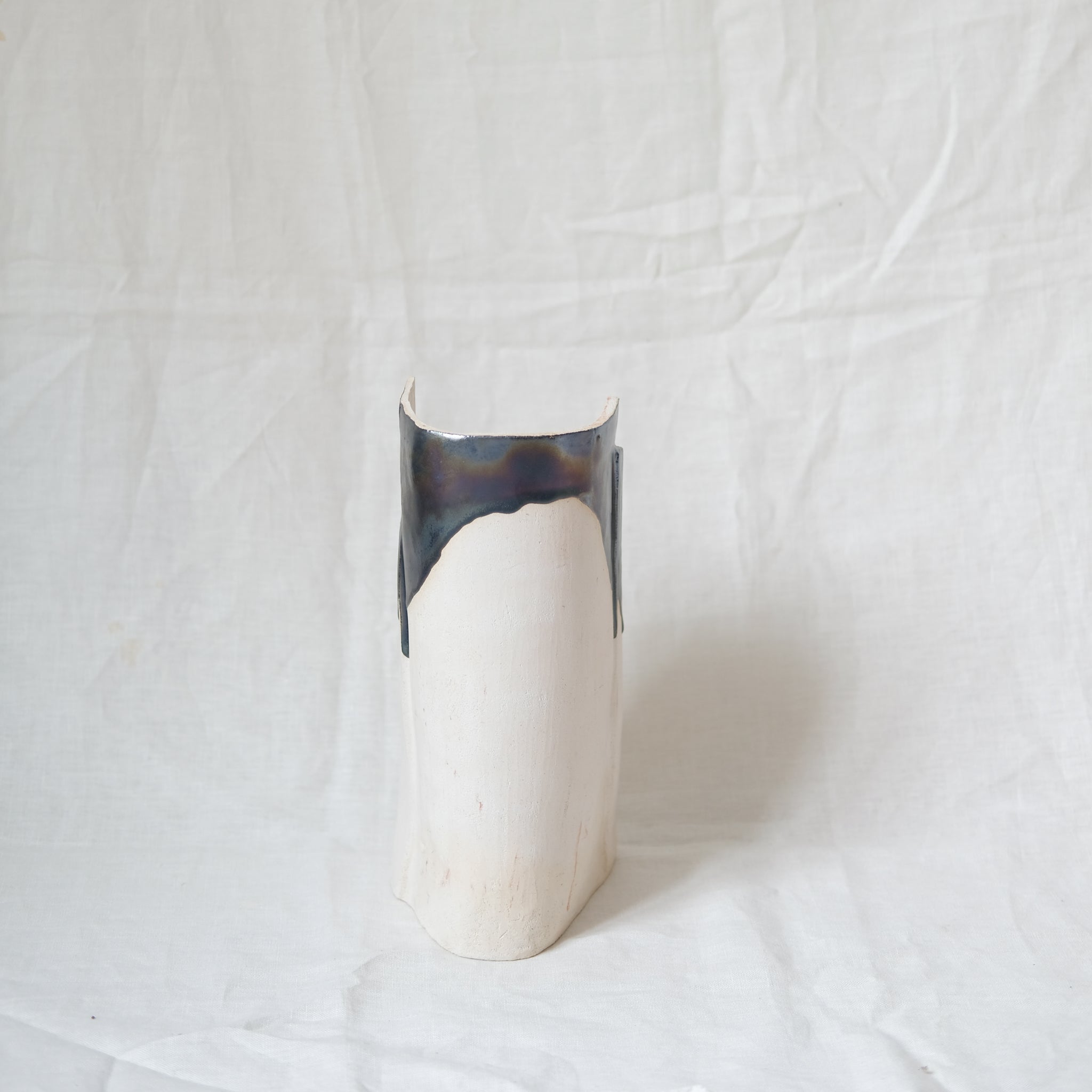 Vase OMOTA_08 d'Emmanuelle Roule chez Brutal Ceramics