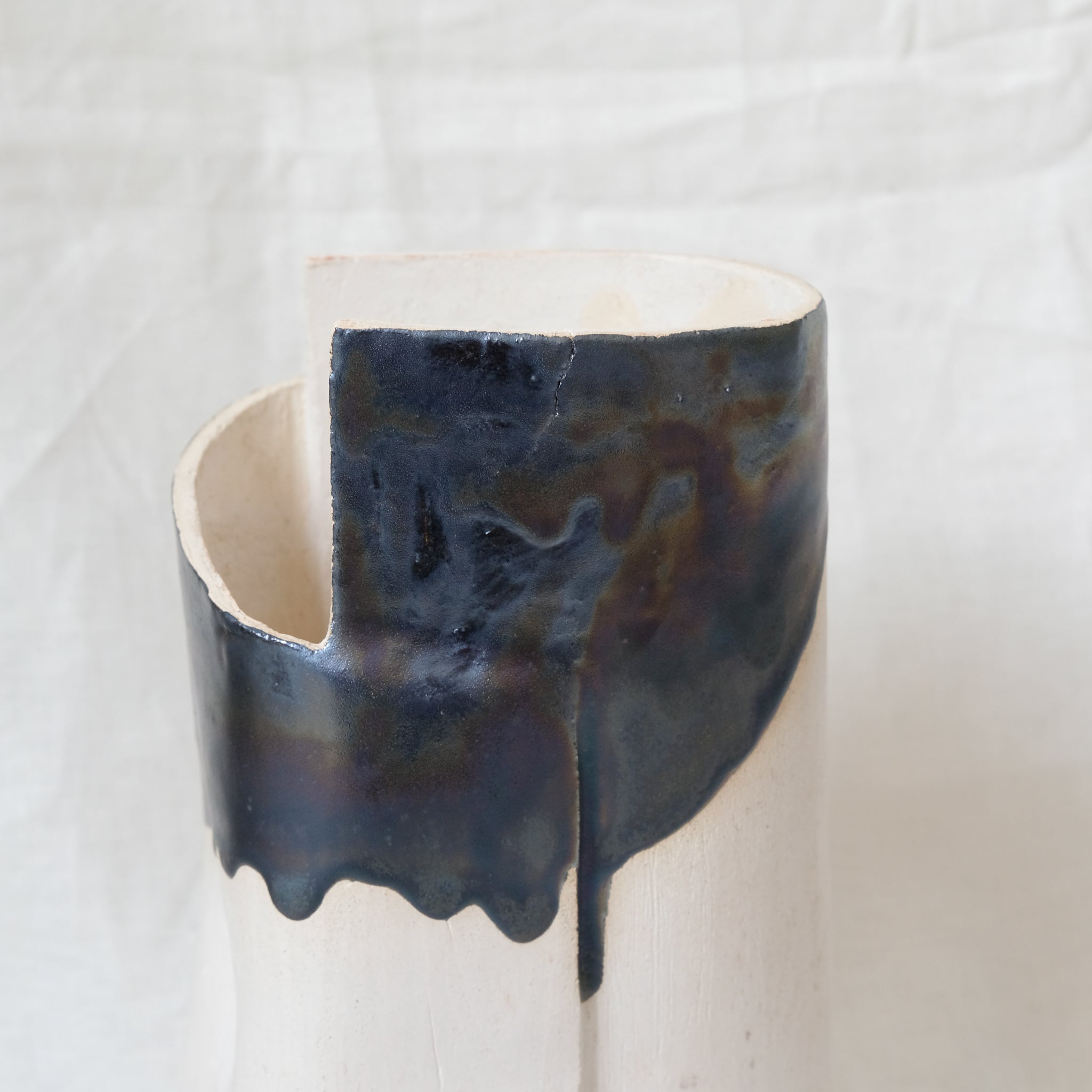 Vase OMOTA_08 d'Emmanuelle Roule chez Brutal Ceramics