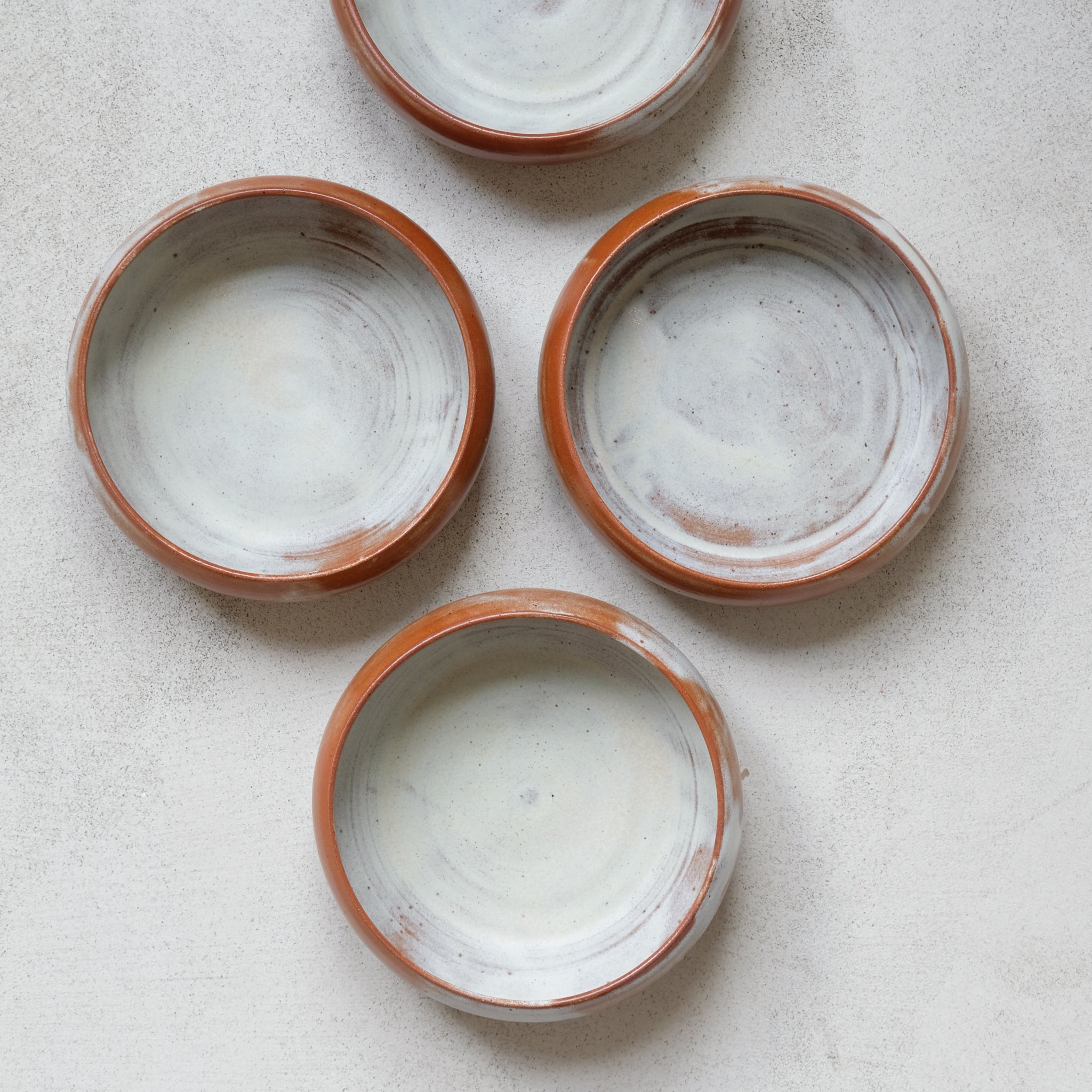 Bol en grès blanc ocre par Léa Guetta chez Brutal Ceramics