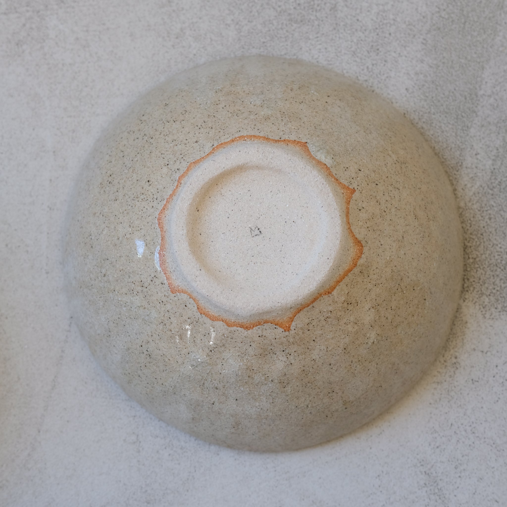 Bol sur pied en grès blanc de Lola Moreau chez Brutal Ceramics