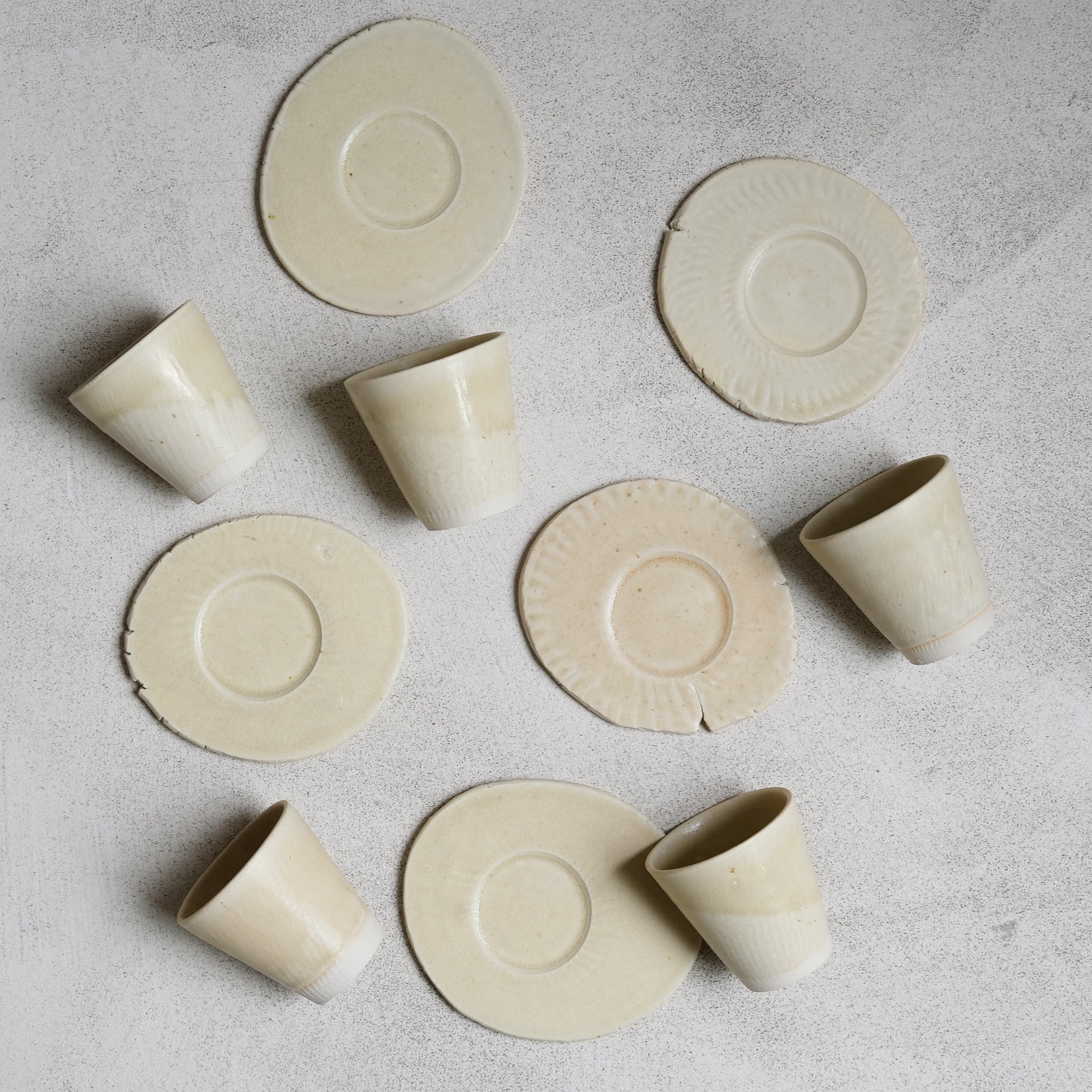 Set soucoupe et tasse crème de Louise Noart pour Brutal