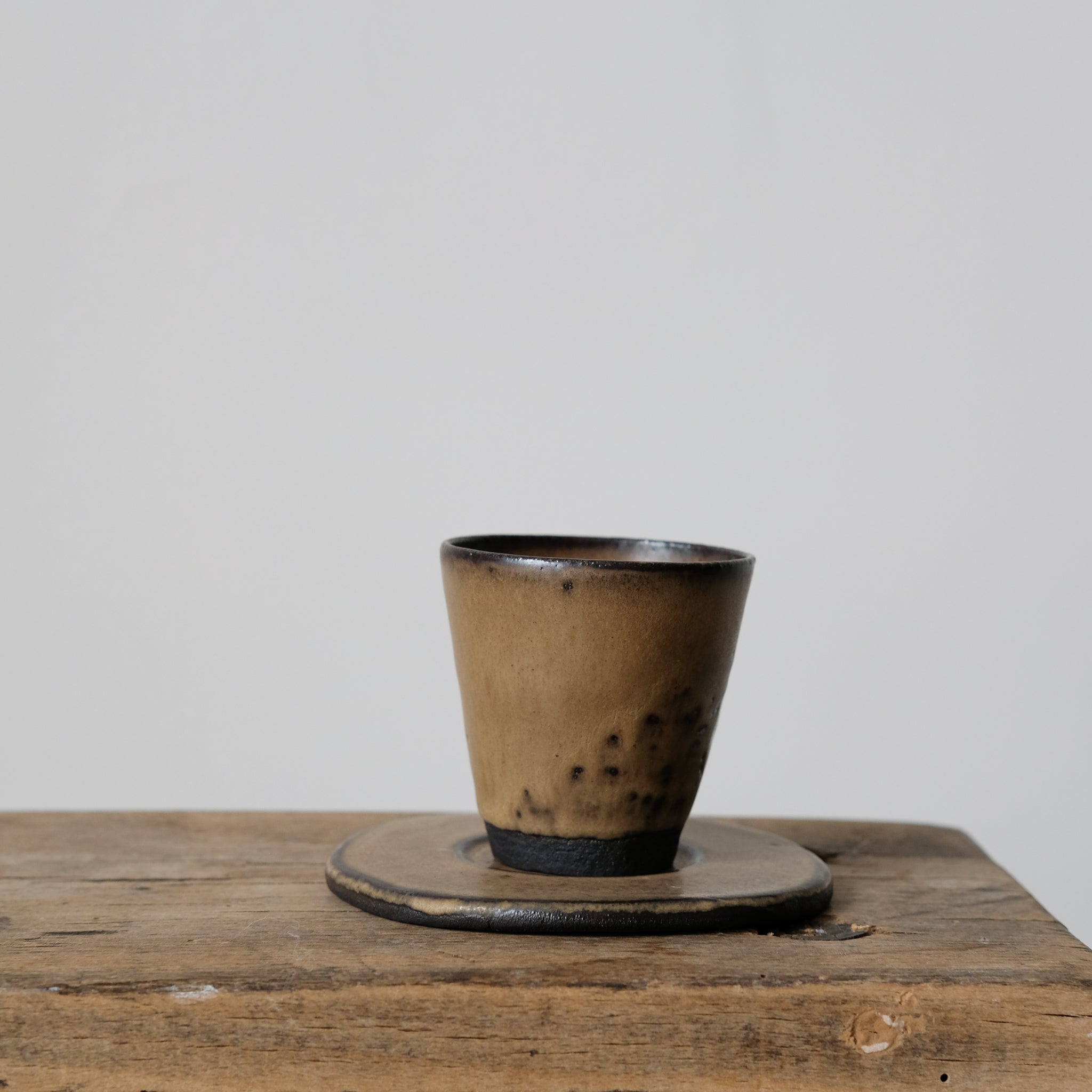 Set soucoupe et tasse chocolat de Louise Noart pour Brutal