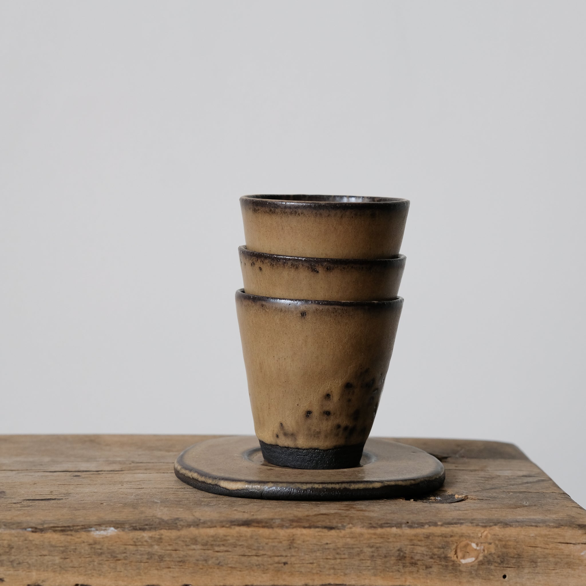 Set soucoupe et tasse chocolat de Louise Noart pour Brutal