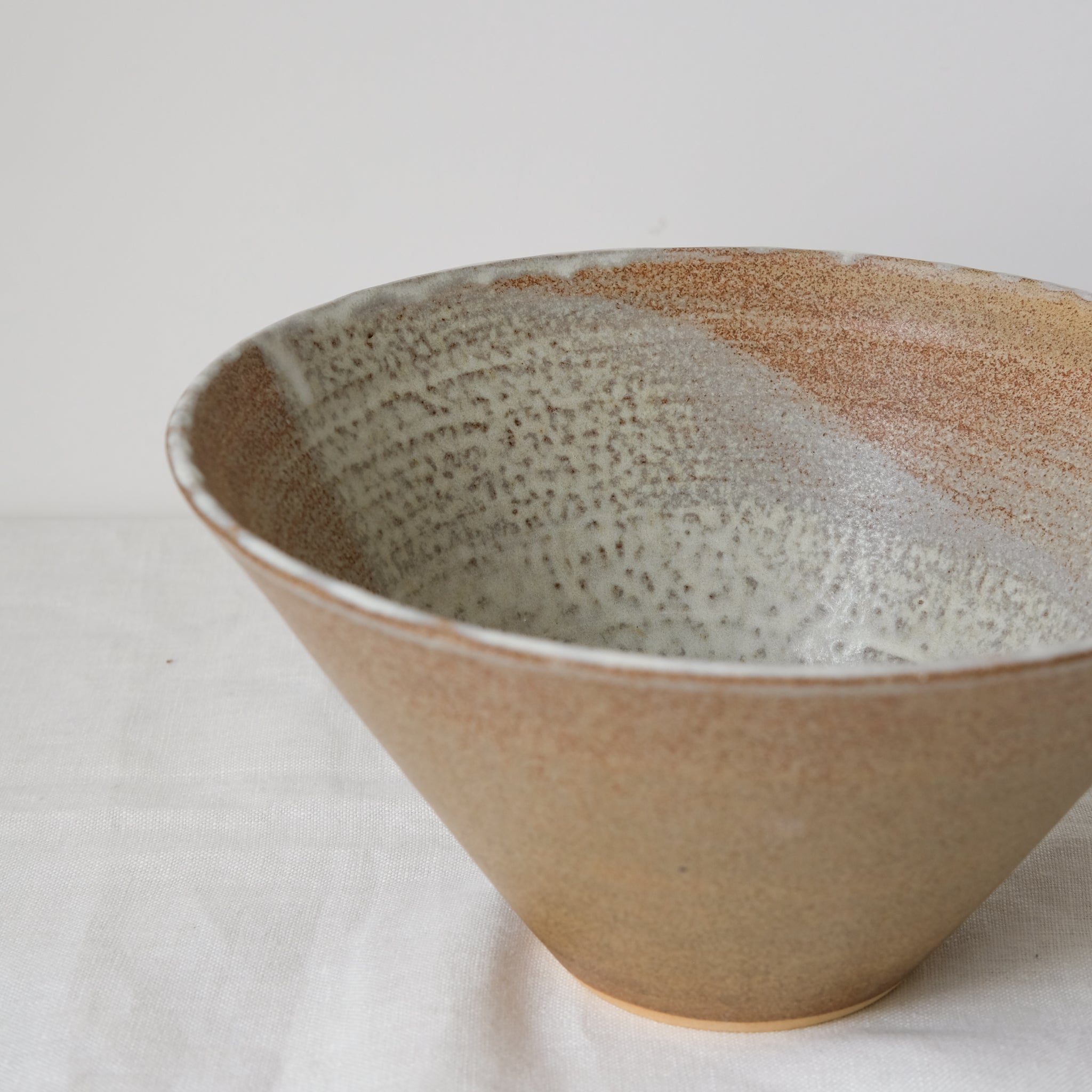 Saladier conique en grès roux, beige par Louise Noart pour Brutal
