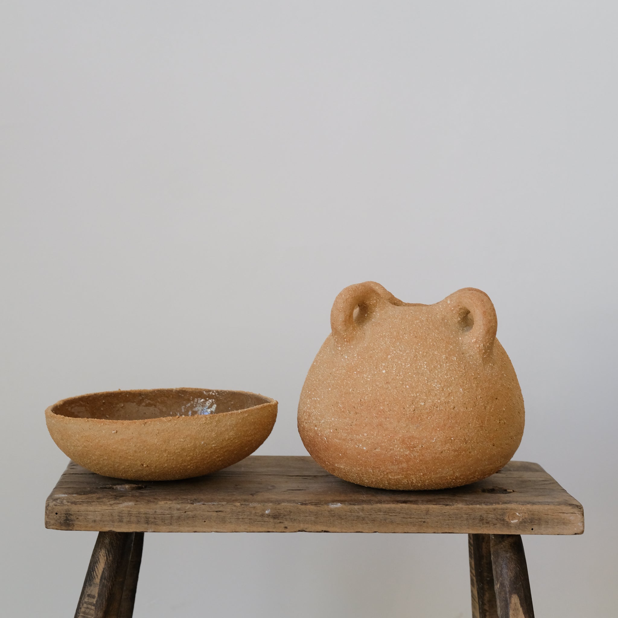 Vase bouboulita en grès roux par Simone Loo chez Brutal Ceramics