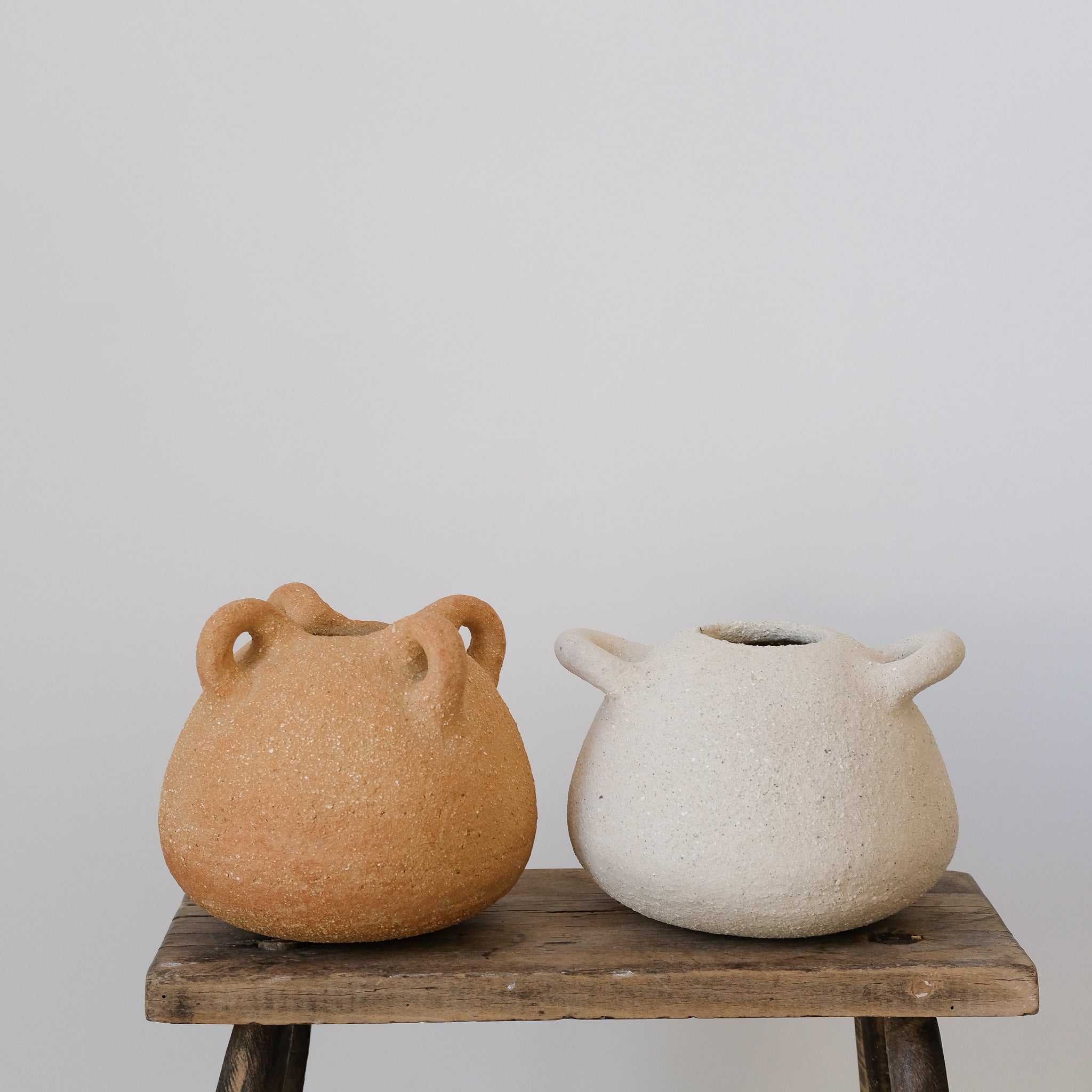 Vase bouboulita en grès roux par Simone Loo chez Brutal Ceramics