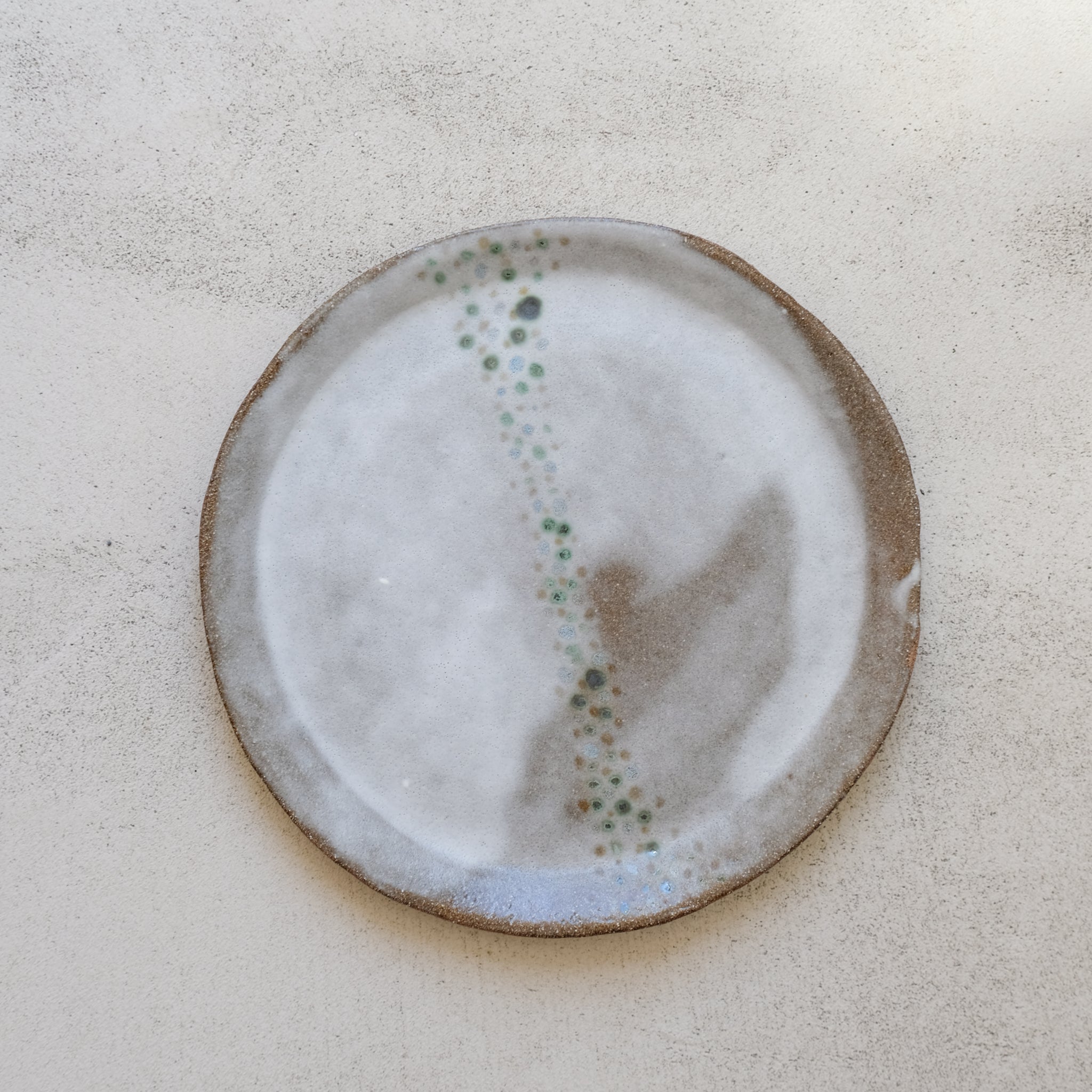 Assiette en grès roux D 18,5cm par Thais Ceramique par Brutal
