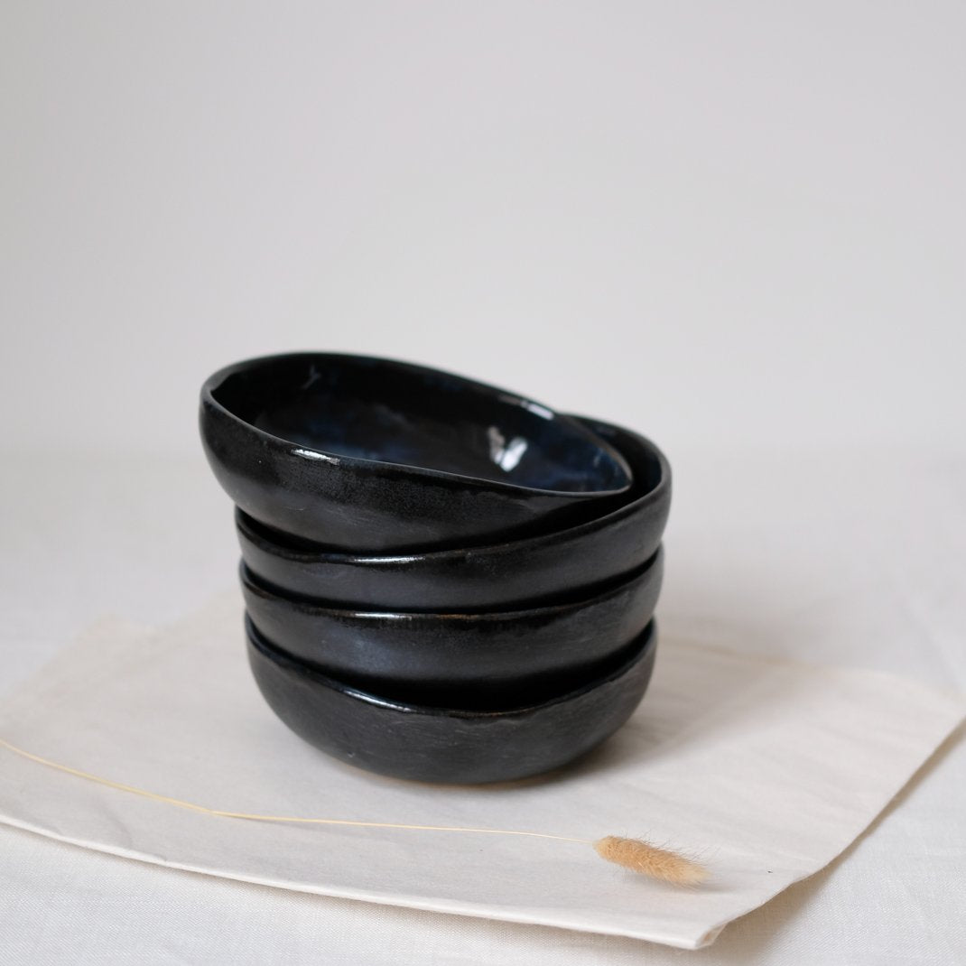 Assiette creuse d'Haeghen chez Brutal Ceramics