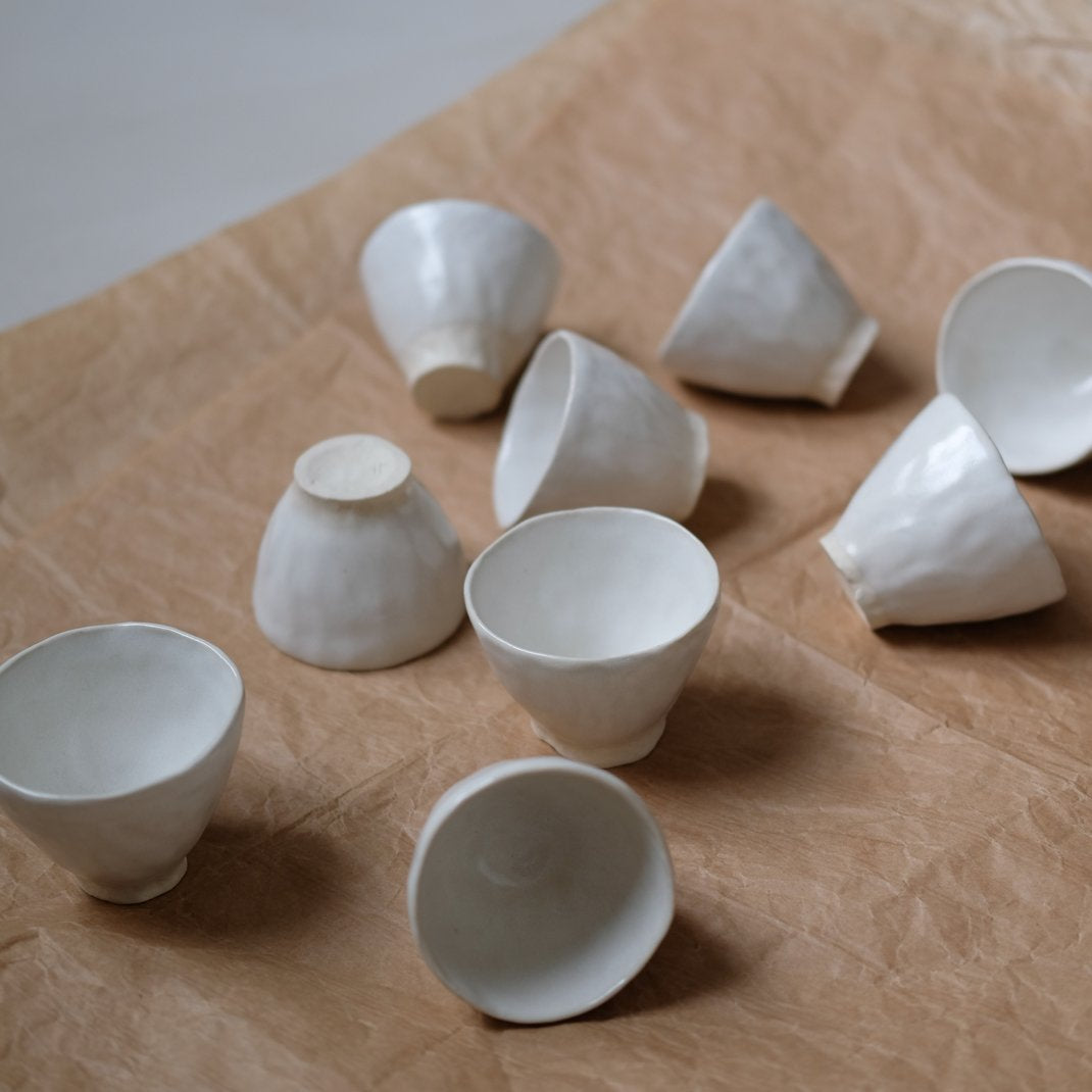 Tasse à expresso par Judith Lasry chez Brutal Ceramics