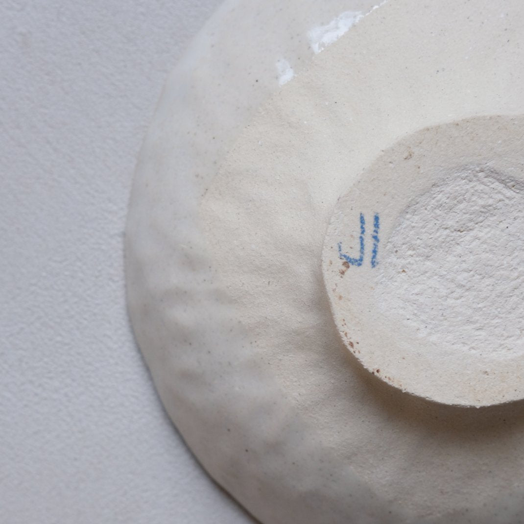 Bol sur pied par Judith Lasry chez Brutal Ceramics