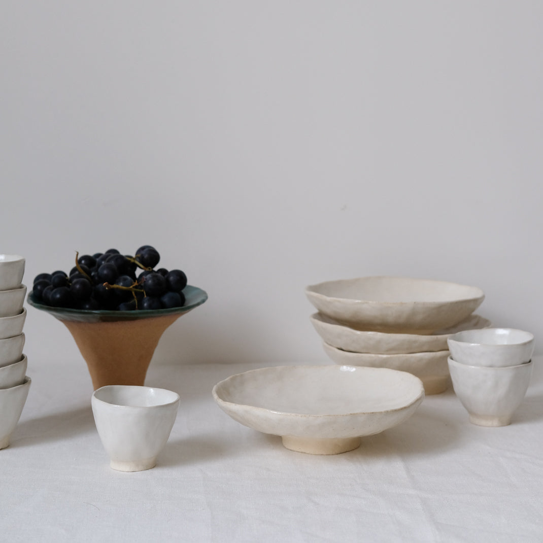 Bol sur pied par Judith Lasry chez Brutal Ceramics