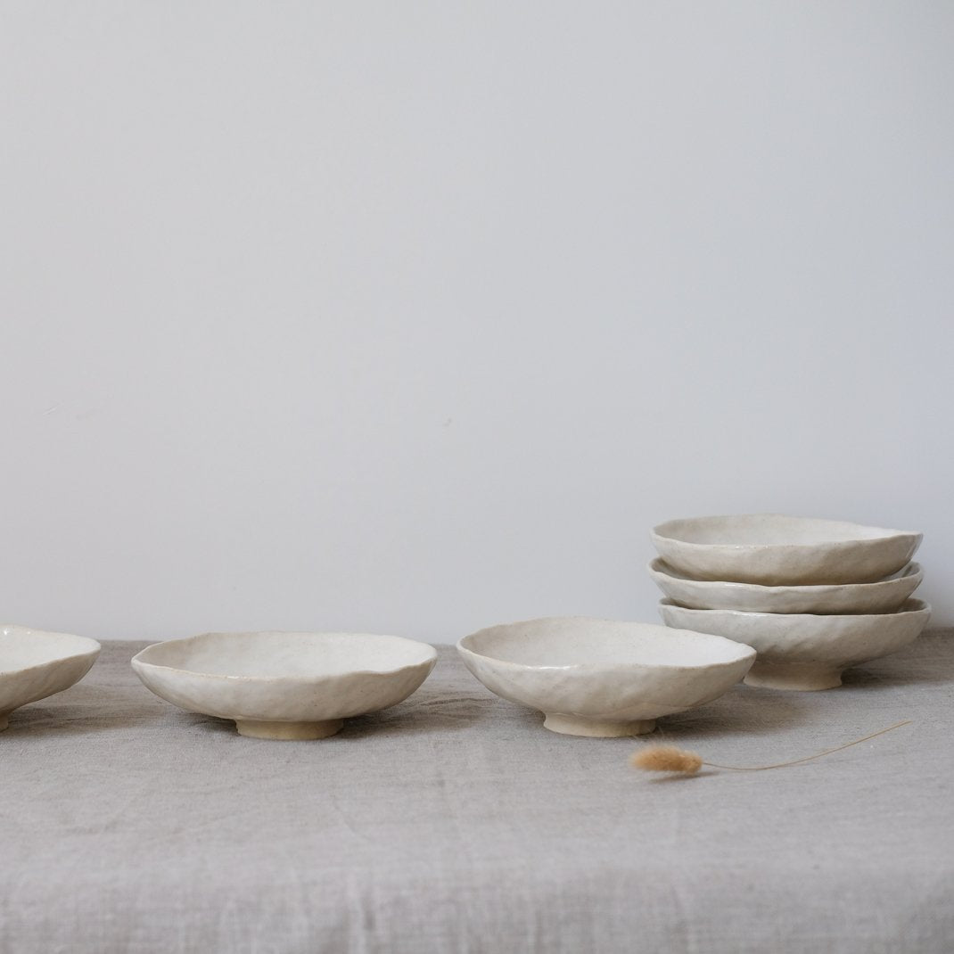 Bol sur pied par Judith Lasry chez Brutal Ceramics