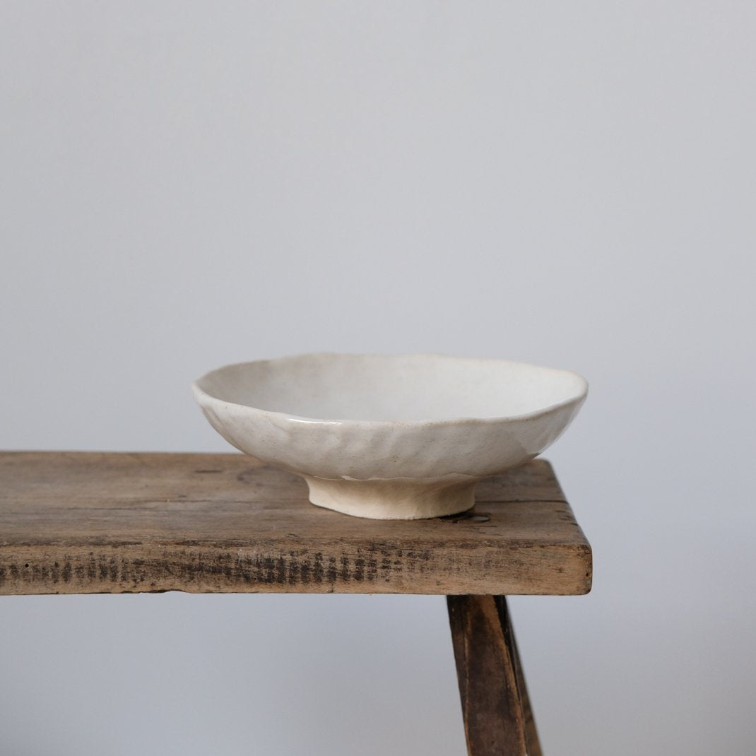 Bol sur pied par Judith Lasry chez Brutal Ceramics