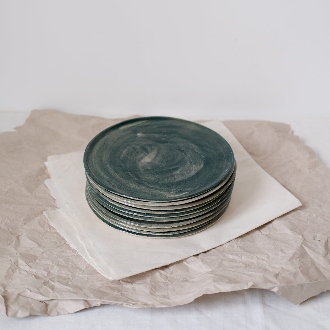 Assiette brunch watermelon de Kana London chez Brutal Ceramics
