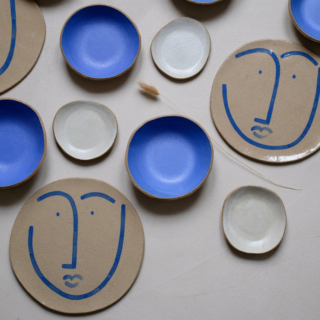 Coupelle en grès bleu océan par Lucie Faucon chez Brutal Ceramics