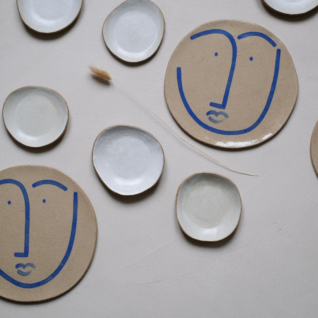 Coupelle en grès blanc par Lucie Faucon chez Brutal Ceramics