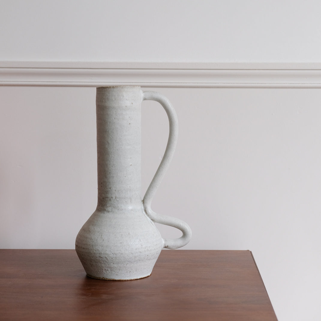 Vase en grès par Marta Dervin chez Brutal Ceramics
