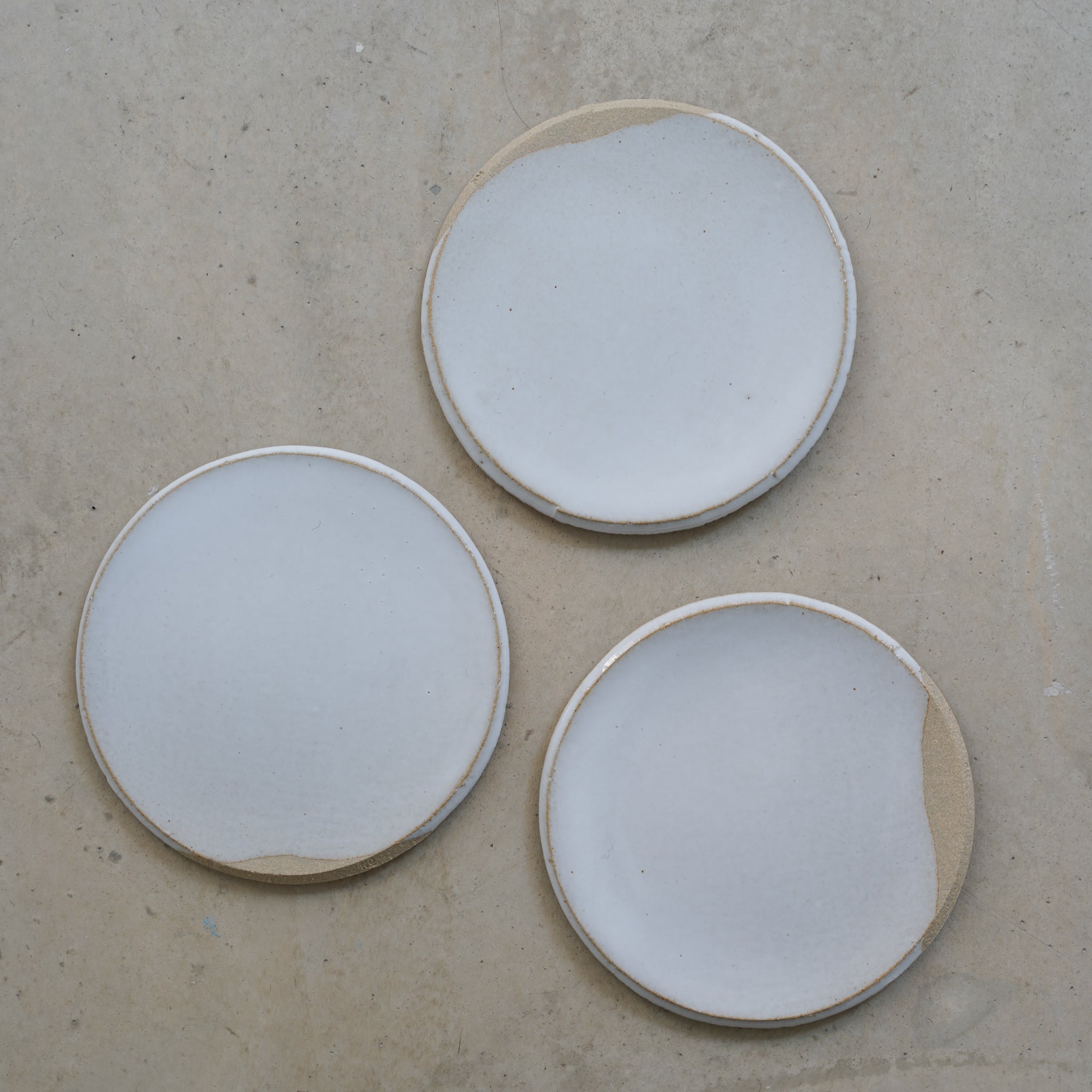 Assiette de No Ceramics pour Brutal Ceramic