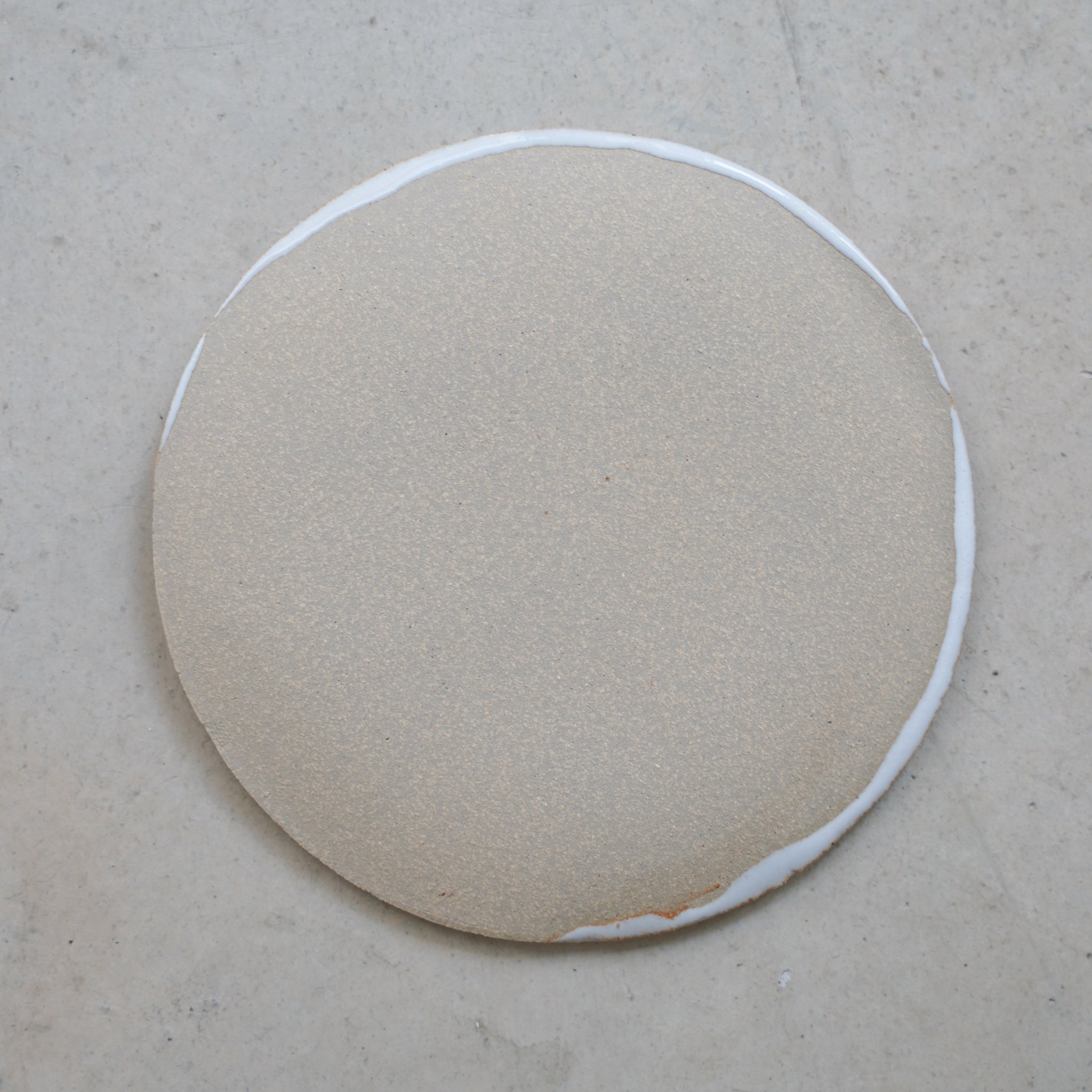 Assiette de No Ceramics pour Brutal Ceramic
