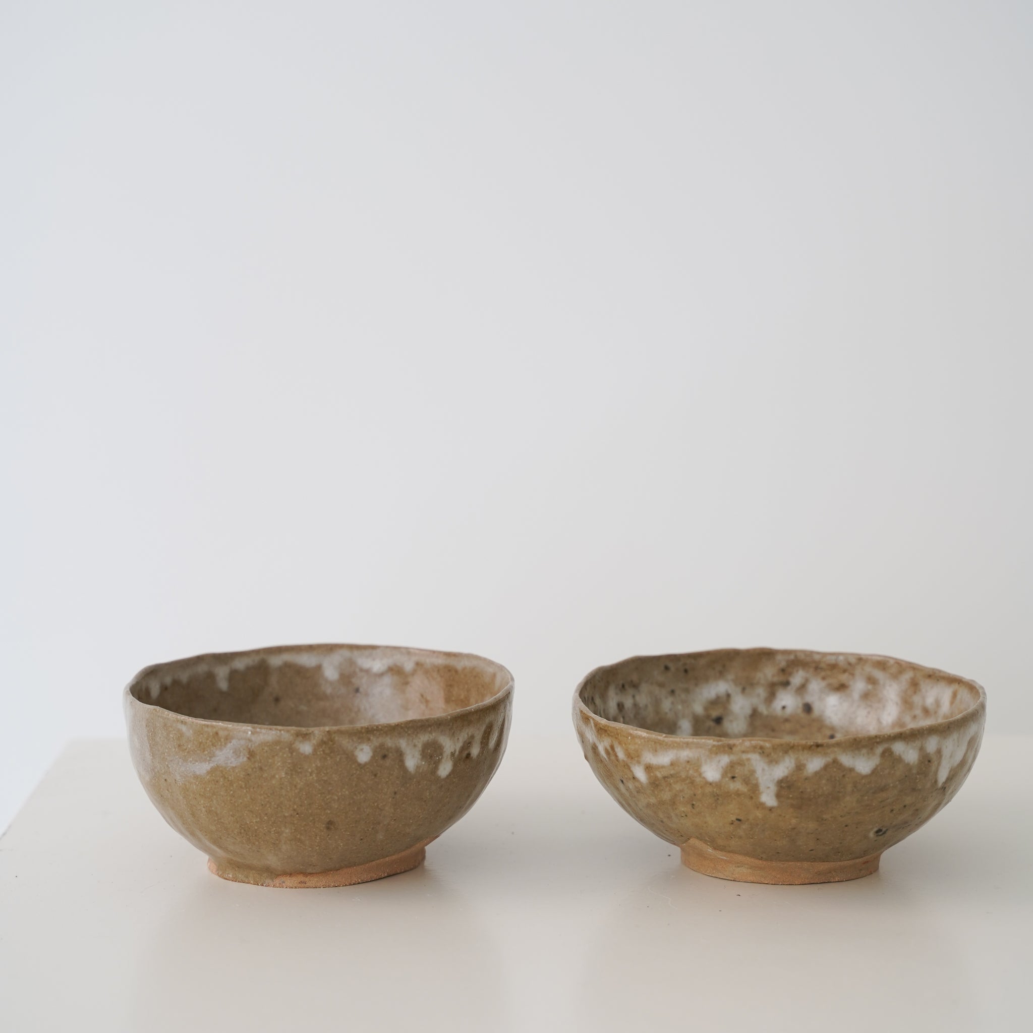 Bol en terre ramassée D15,5 cm / Brun de Judith Lasry chez Brutal Ceramics