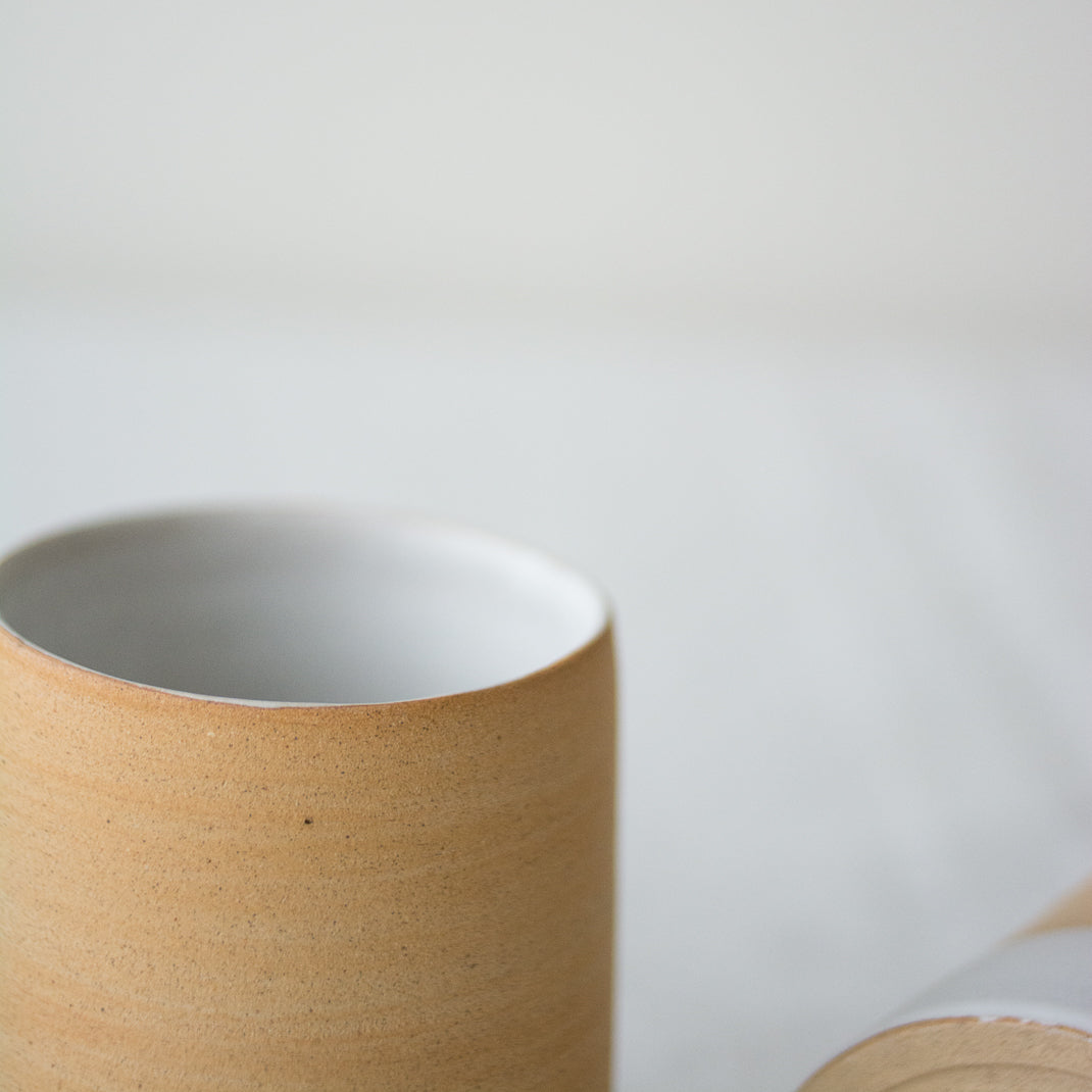 Mug faconné à la main par l'Atelier Epiney à Berlin en Allemagne