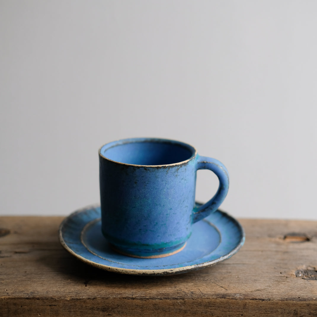 Tasse et soucoupe Antique Blue faconnées par la céramiste japonaise Aya Ogawa
