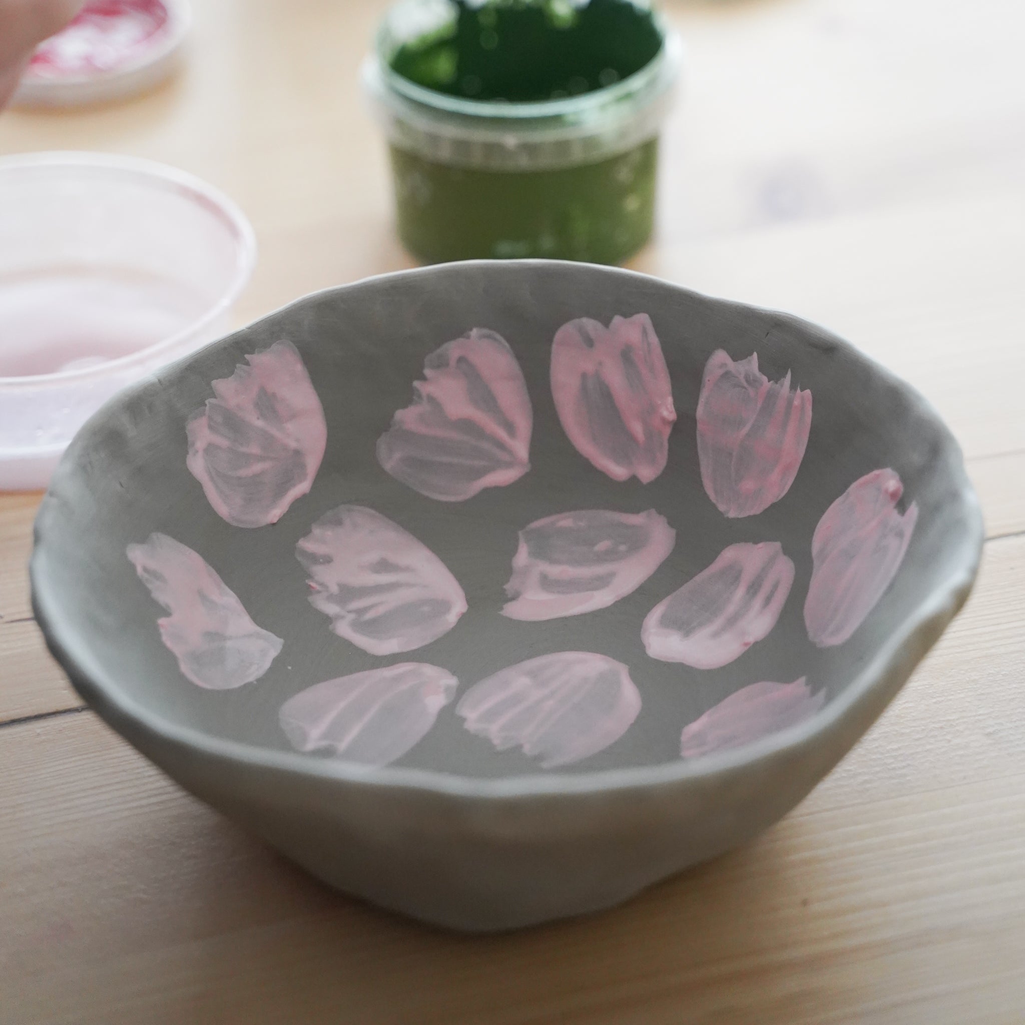 Atelier de peinture sur assiettes avec Samantha Kerdine / 25 avril de 18h30 à 20h00