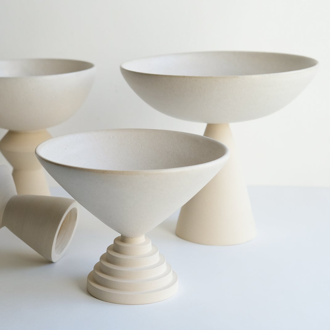 Coupe tournée à la main dans l'atelier de Lovebuch, en vente chez Brutal Ceramics