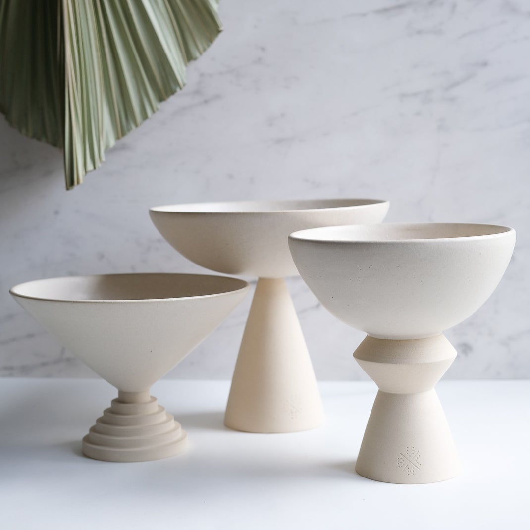 Coupe tournée à la main dans l'atelier de Lovebuch, en vente chez Brutal Ceramics
