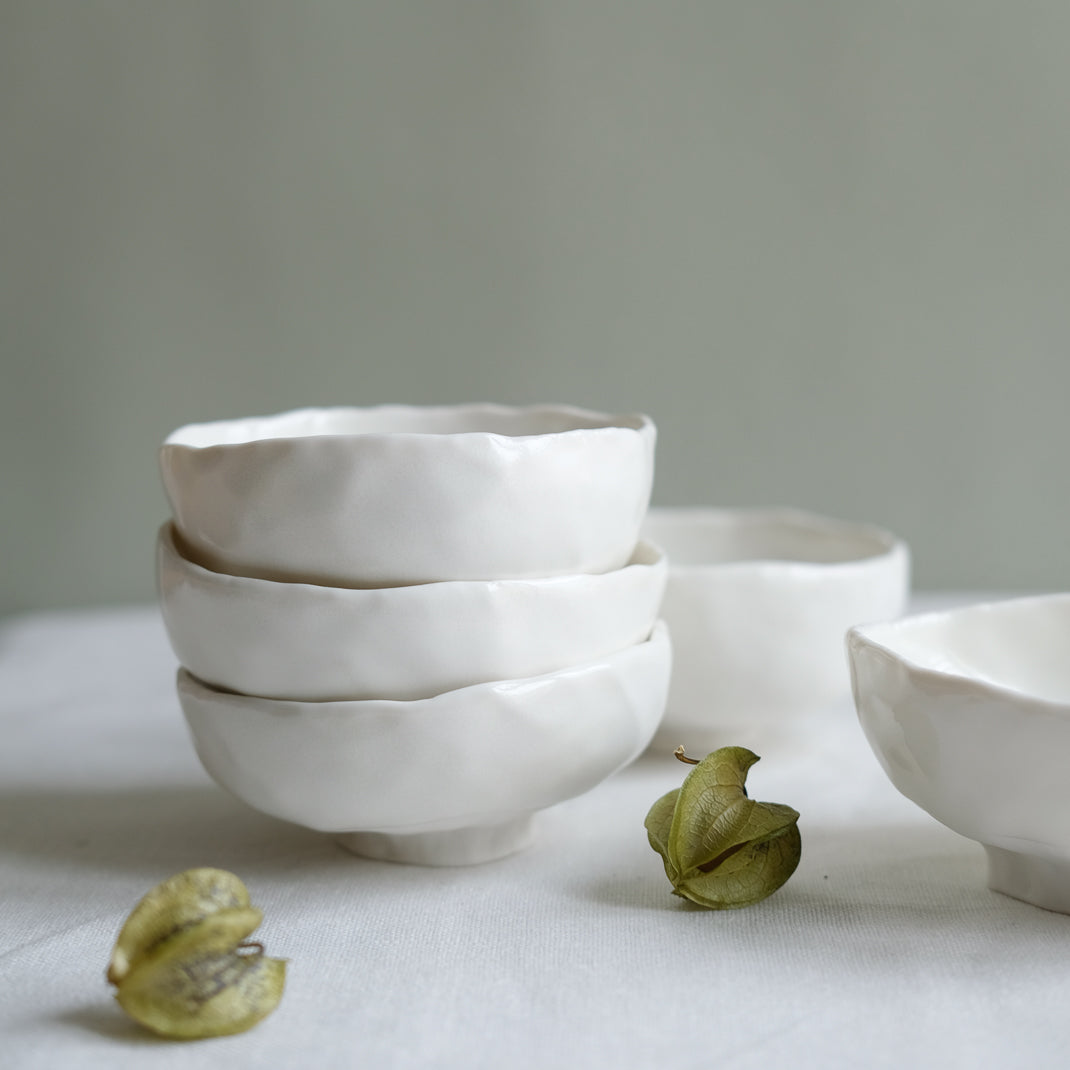 Bol pincé en porcelaine réalisé par la céramiste Judith Lasry