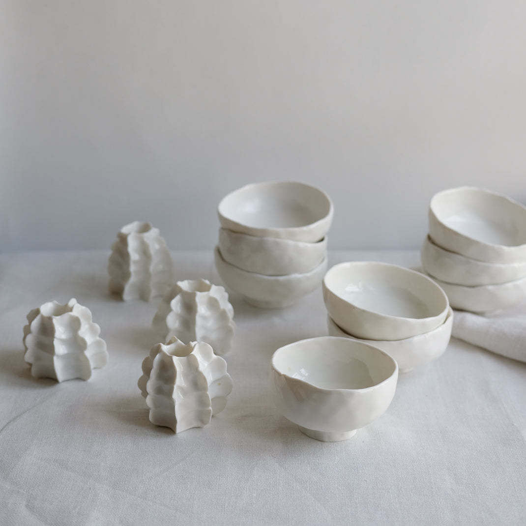 Bol pincé en porcelaine réalisé par la céramiste Judith Lasry