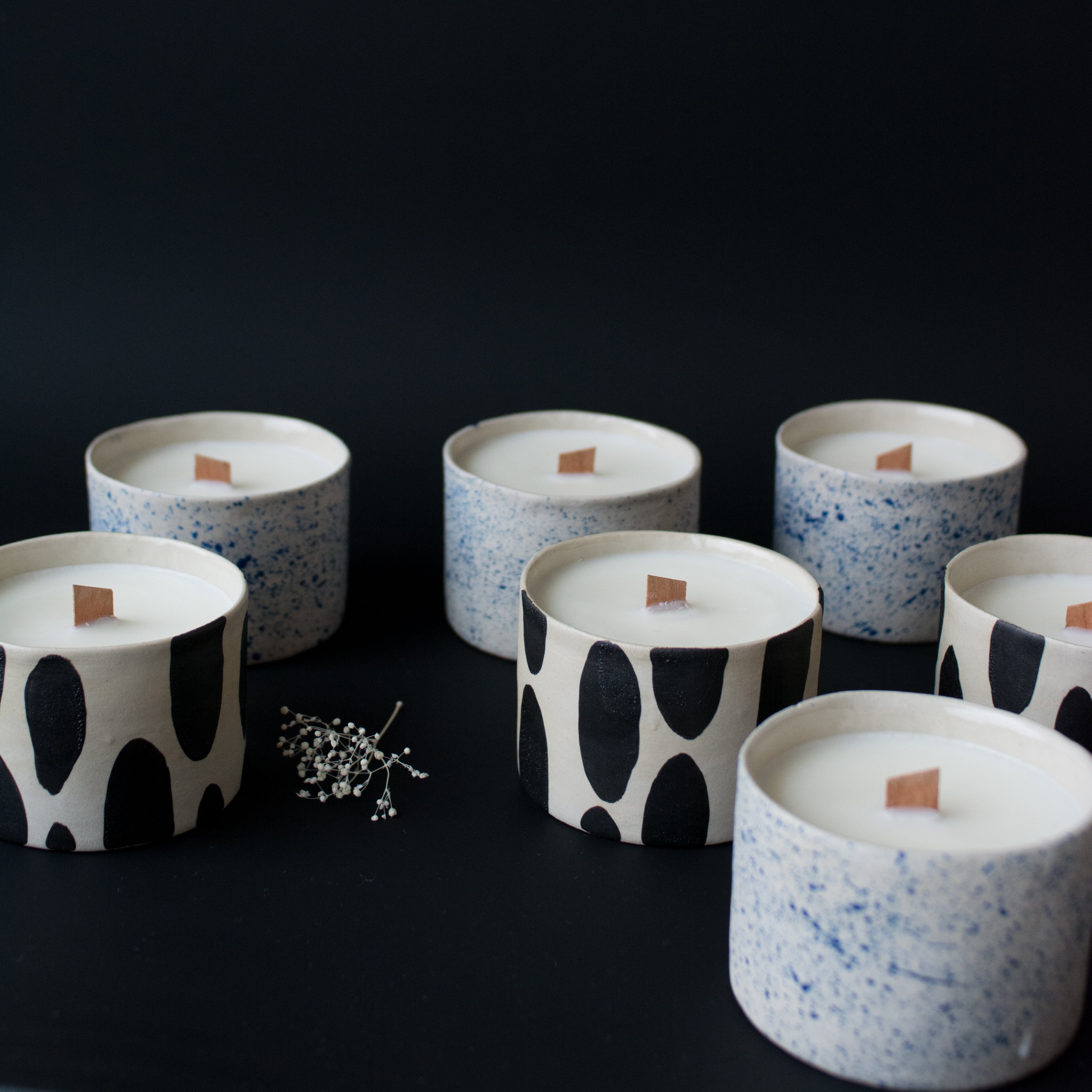 Bougie Bô tâches noires fait main par Camille, designer d'objet à Rennes