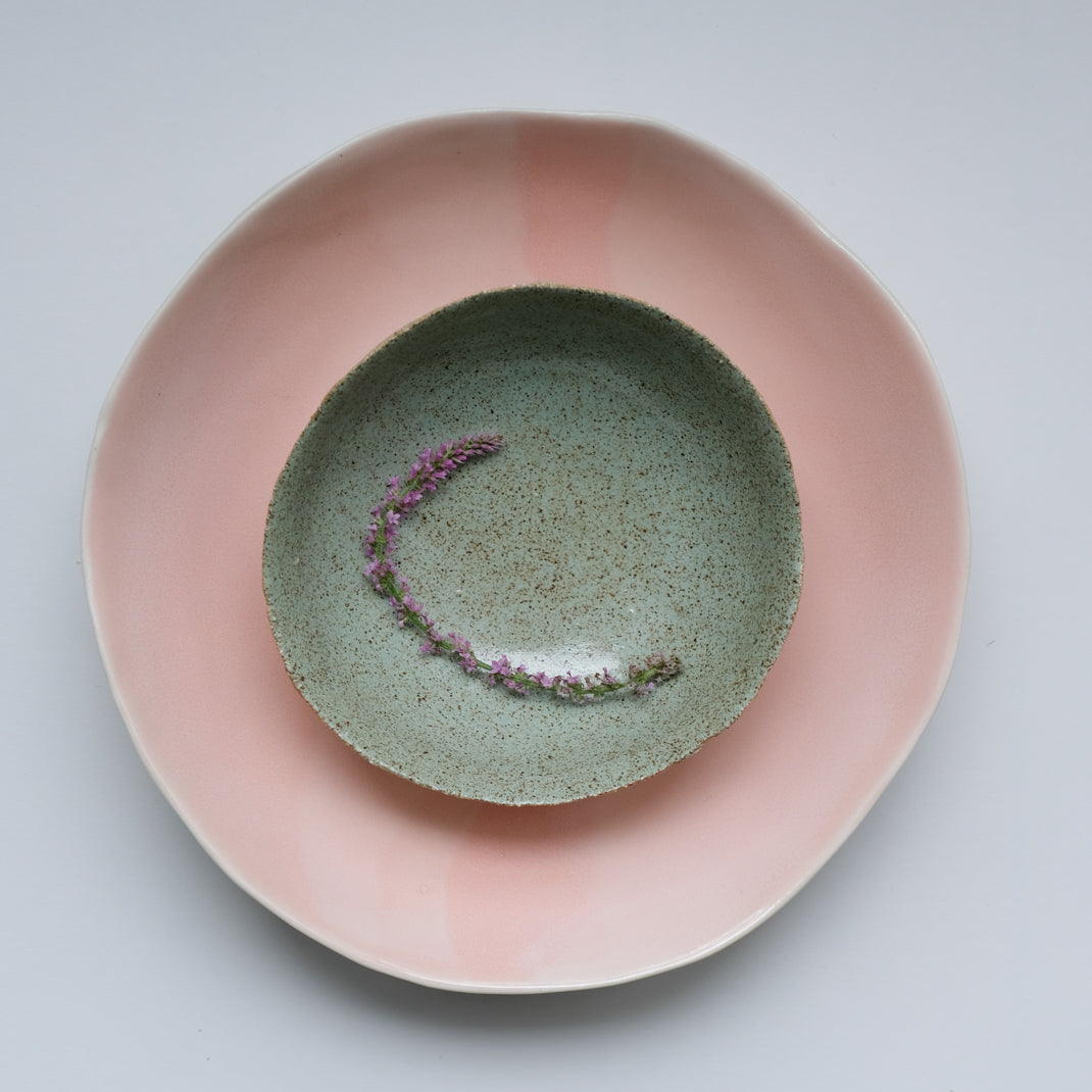 Bol vert moucheté de Dorothée Juilliard chez Brutal Ceramics