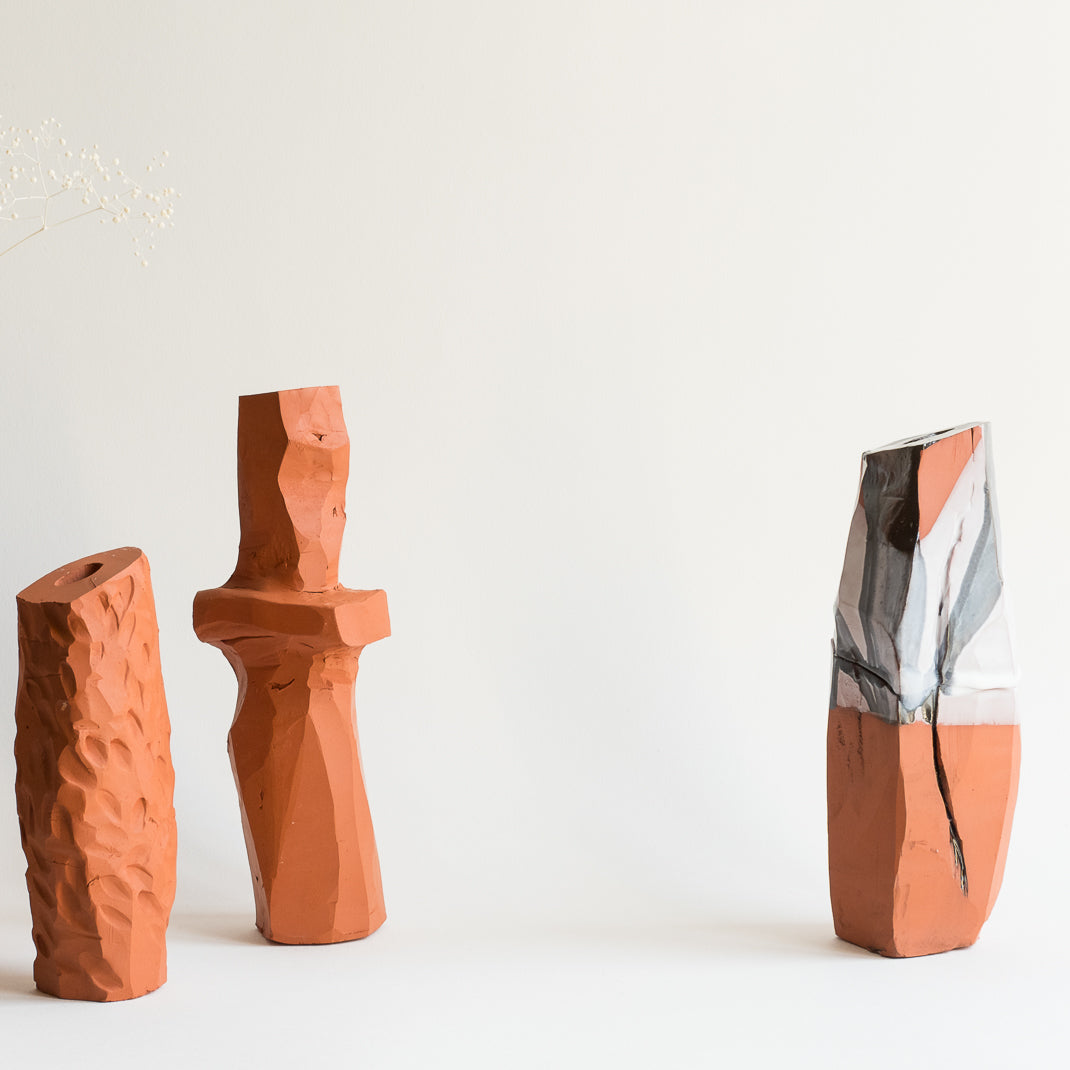 Vase issu de la collection Kume conçu par Emmanuelle Roule pour Brutal dans son atelier parisien.