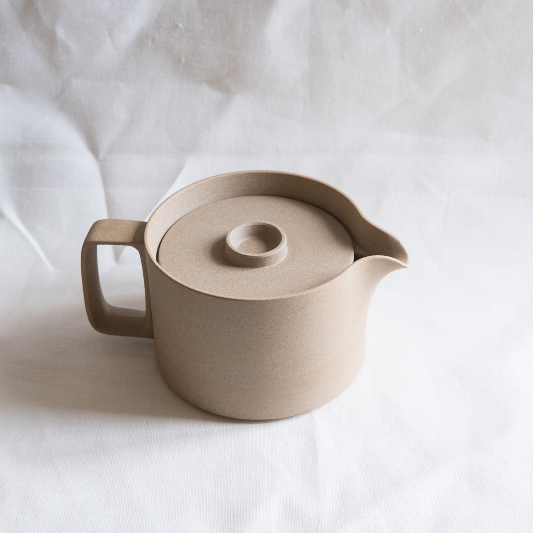 Théière japonaise Hasami en argile et porcelaine chez Brutal Ceramics