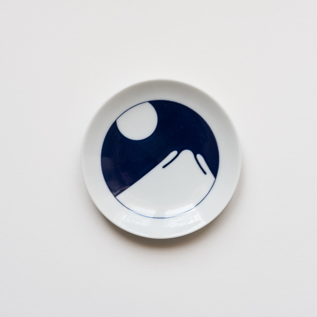Petite assiette "mont Fuji" du fabricant japonais Kihara chez Brutal Ceramics