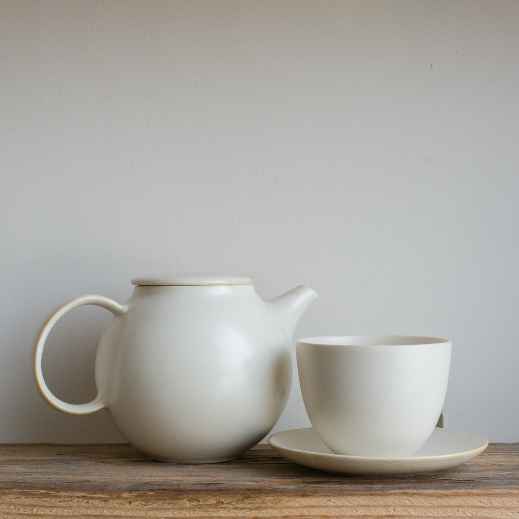Tasse Kinto de la collection Pebble a été faite dans la préfecture de Gifu au Japon à Tono, connue comme l'une des régions les plus connues de la production de céramique au Japon.