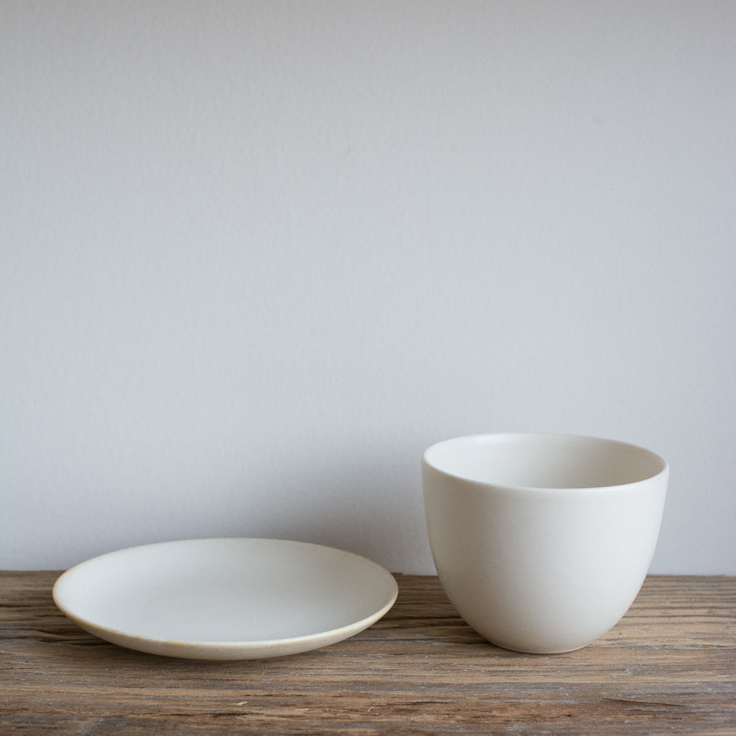 Tasse Kinto de la collection Pebble a été faite dans la préfecture de Gifu au Japon à Tono, connue comme l'une des régions les plus connues de la production de céramique au Japon.