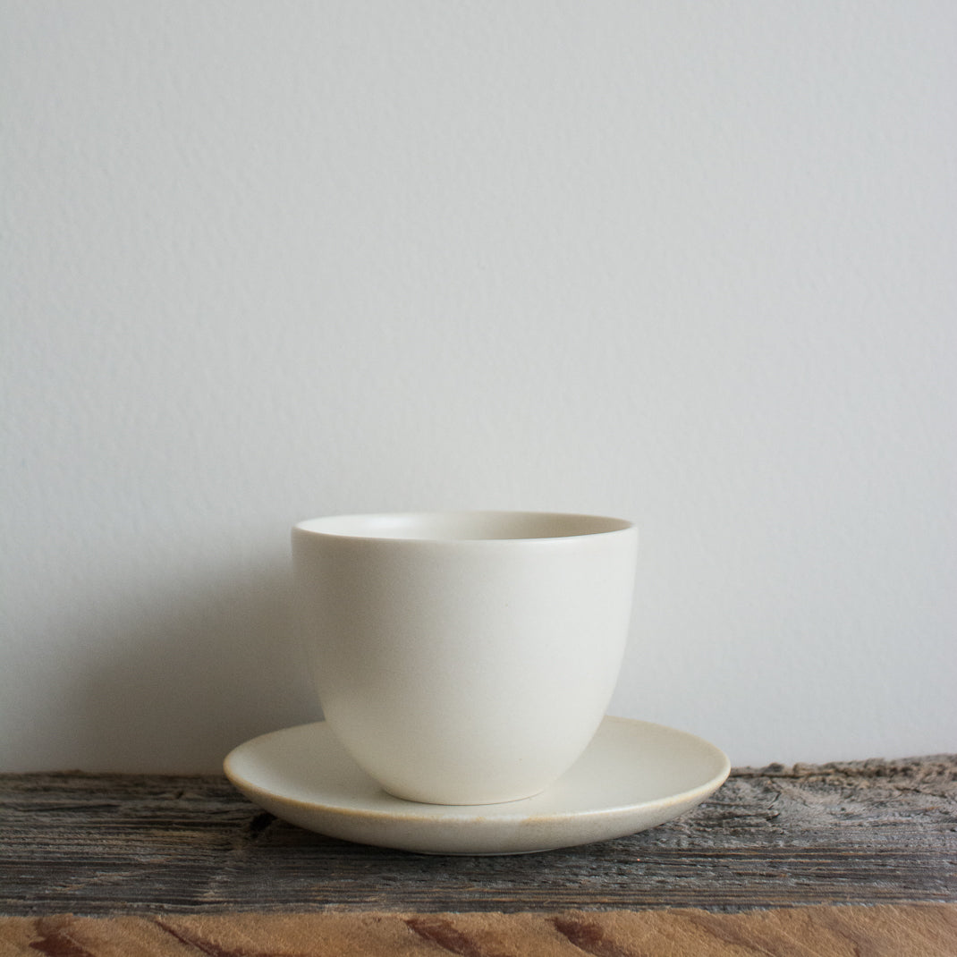 Tasse Kinto de la collection Pebble a été faite dans la préfecture de Gifu au Japon à Tono, connue comme l'une des régions les plus connues de la production de céramique au Japon.