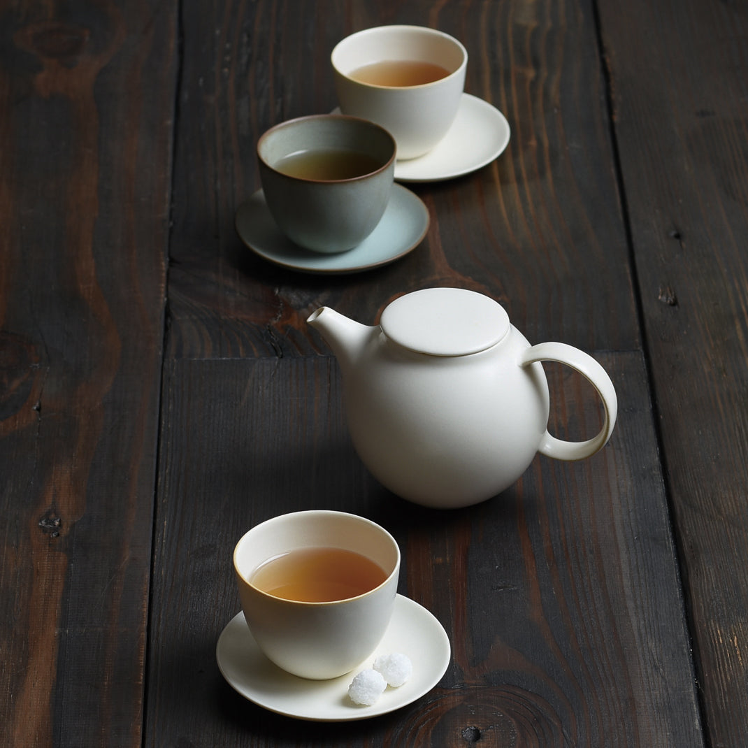 Tasse Kinto de la collection Pebble a été faite dans la préfecture de Gifu au Japon à Tono, connue comme l'une des régions les plus connues de la production de céramique au Japon.