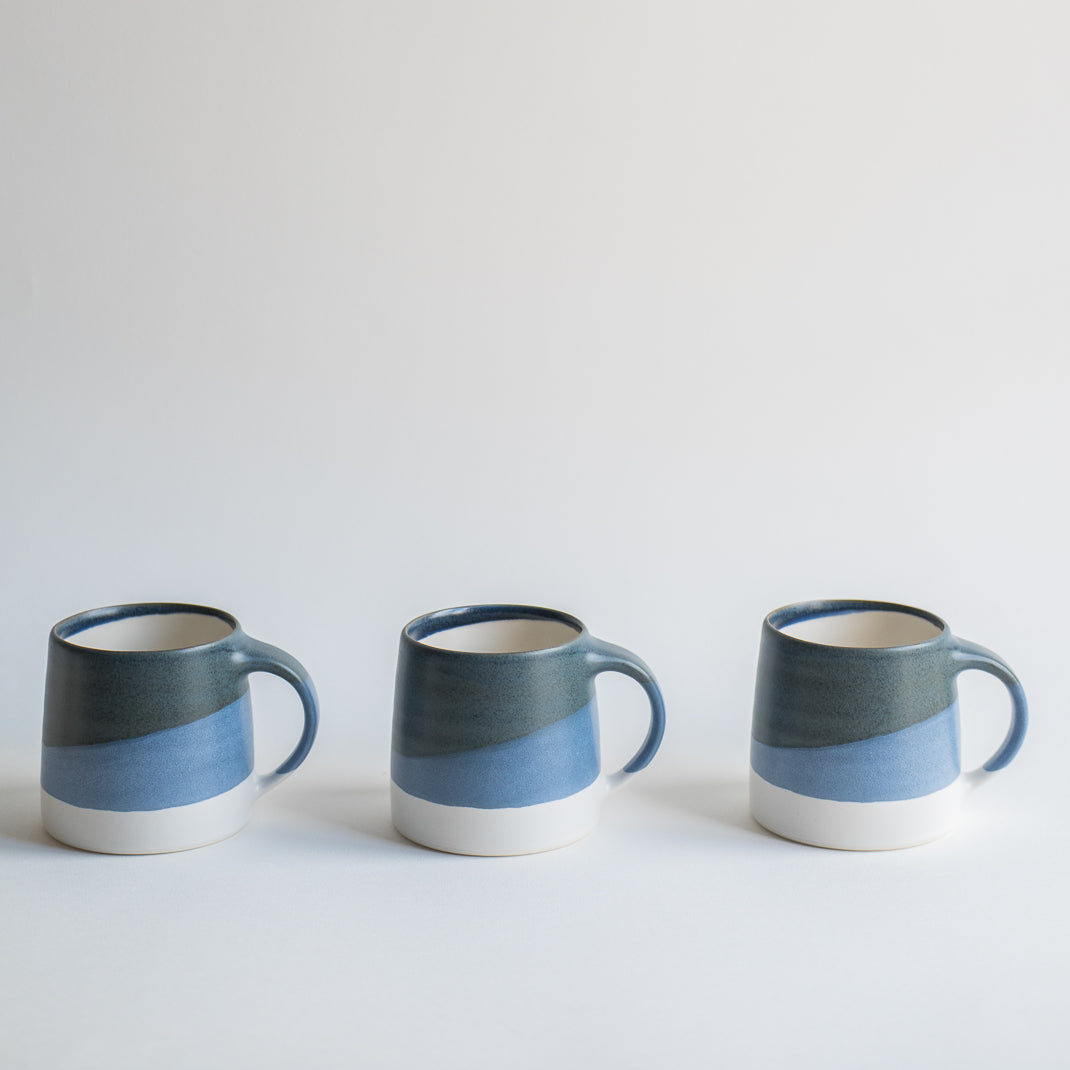 Mug conçu par le fabricant japonais Kinto,issu de la collection Slow Coffee Style.