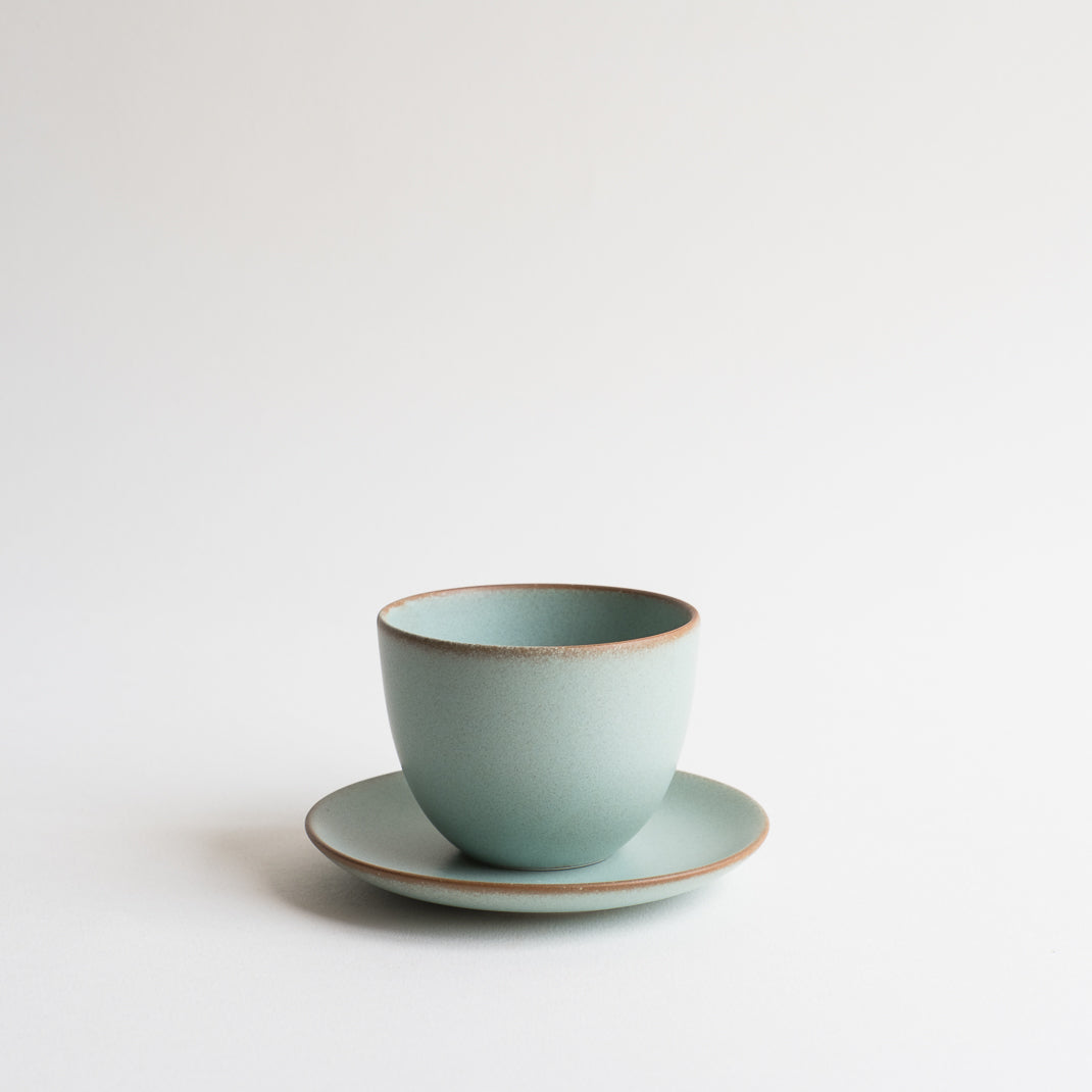 Tasse Kinto de la collection Pebble a été faite dans la préfecture de Gifu au Japon à Tono, connue comme l'une des régions les plus connues de la production de céramique au Japon.